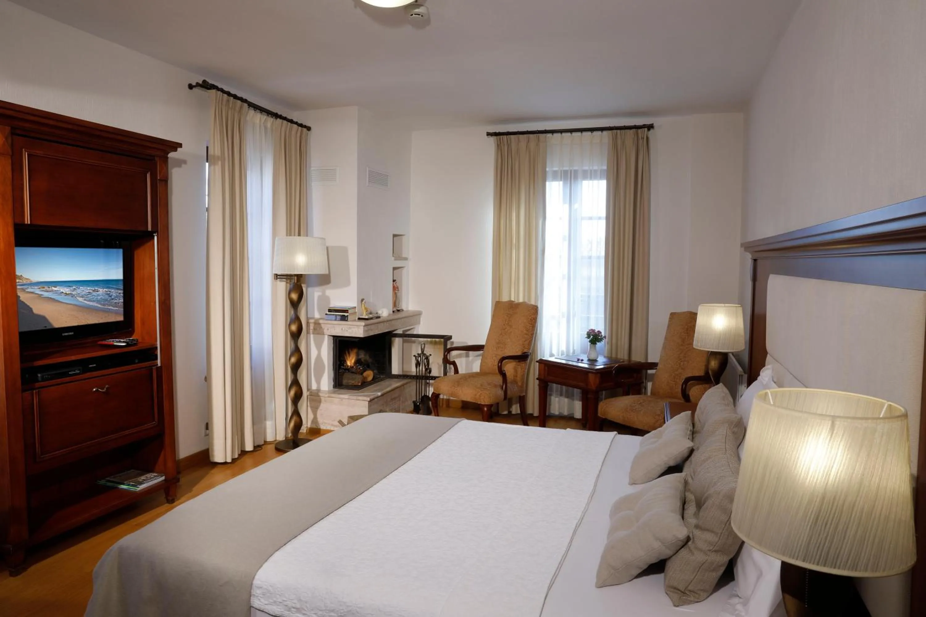 Bed in YundAntik Cunda Konaklari