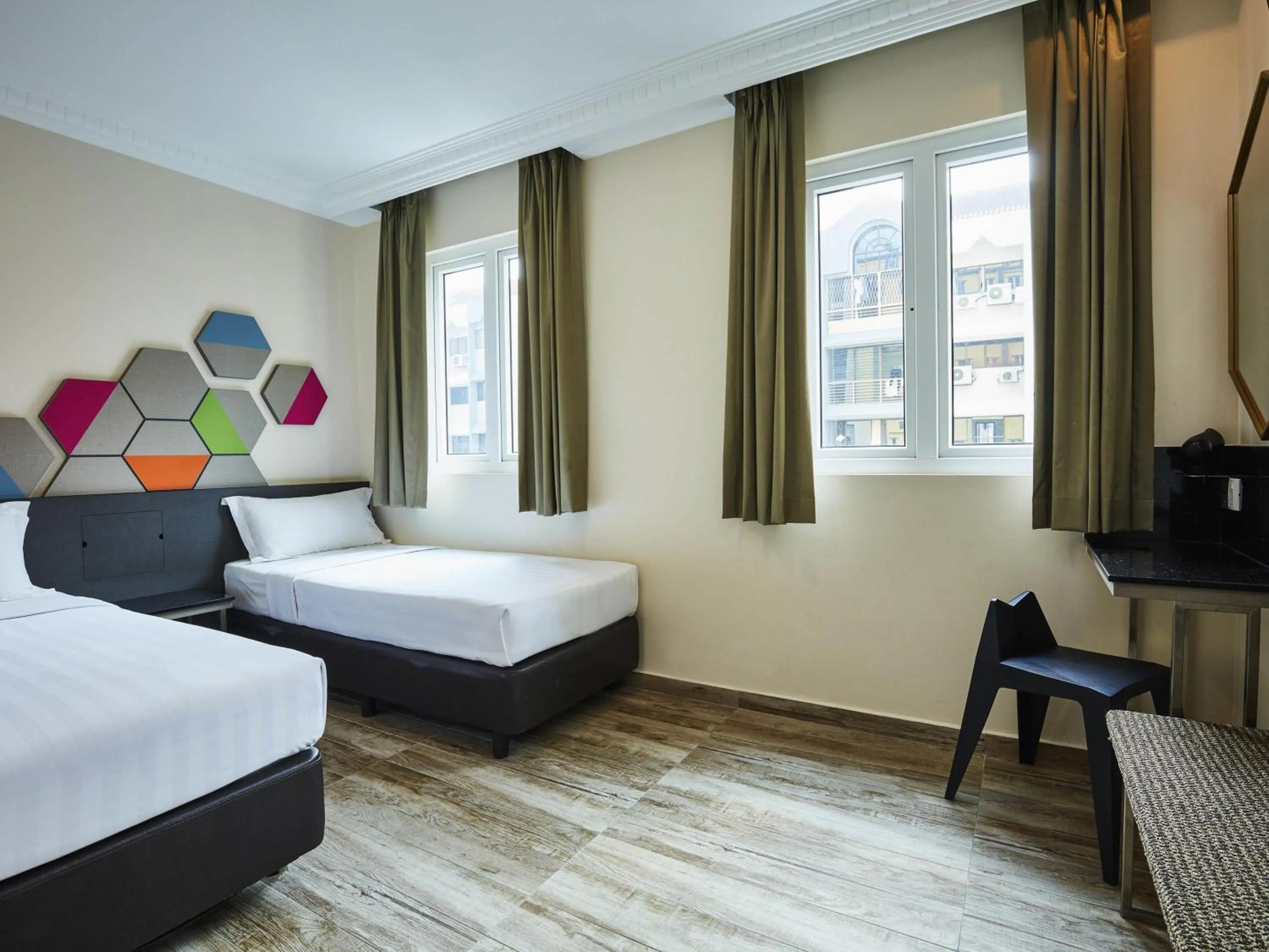 Bedroom, Bed in ibis budget Singapore Emerald