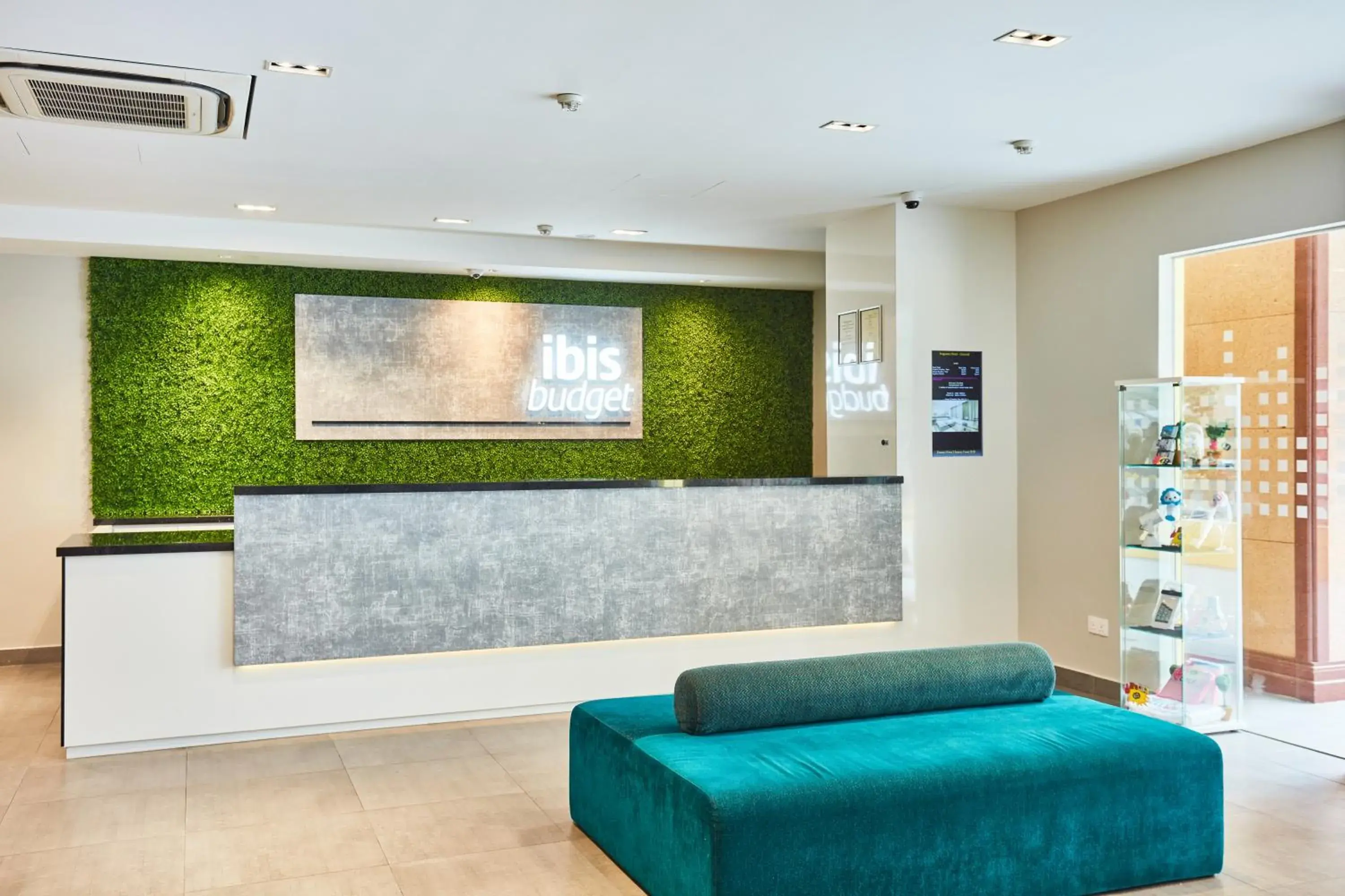 Lobby or reception in ibis budget Singapore Emerald Lobby or reception in ibis budget Singapore Emerald