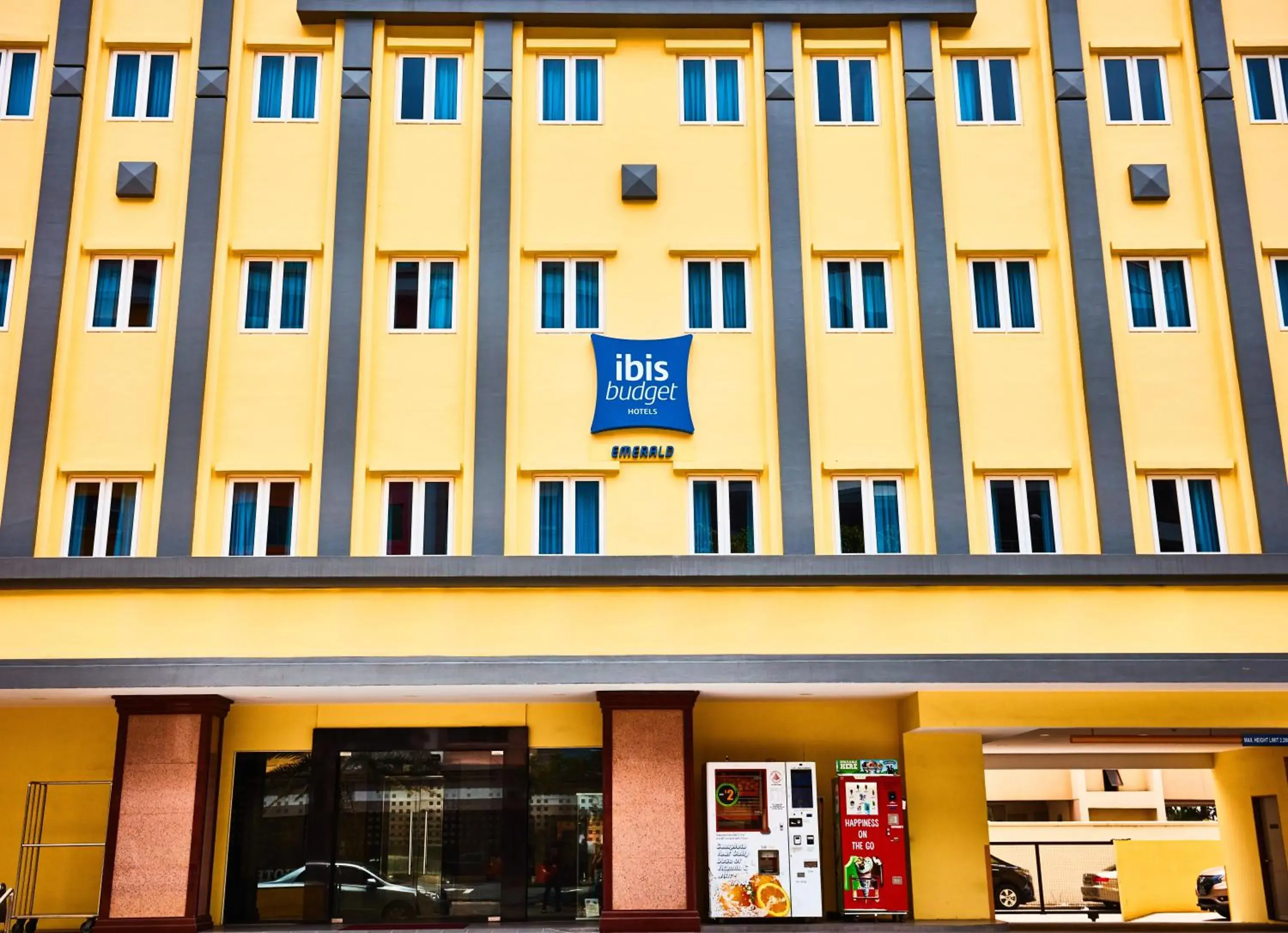 Property building in ibis budget Singapore Emerald Property building in ibis budget Singapore Emerald