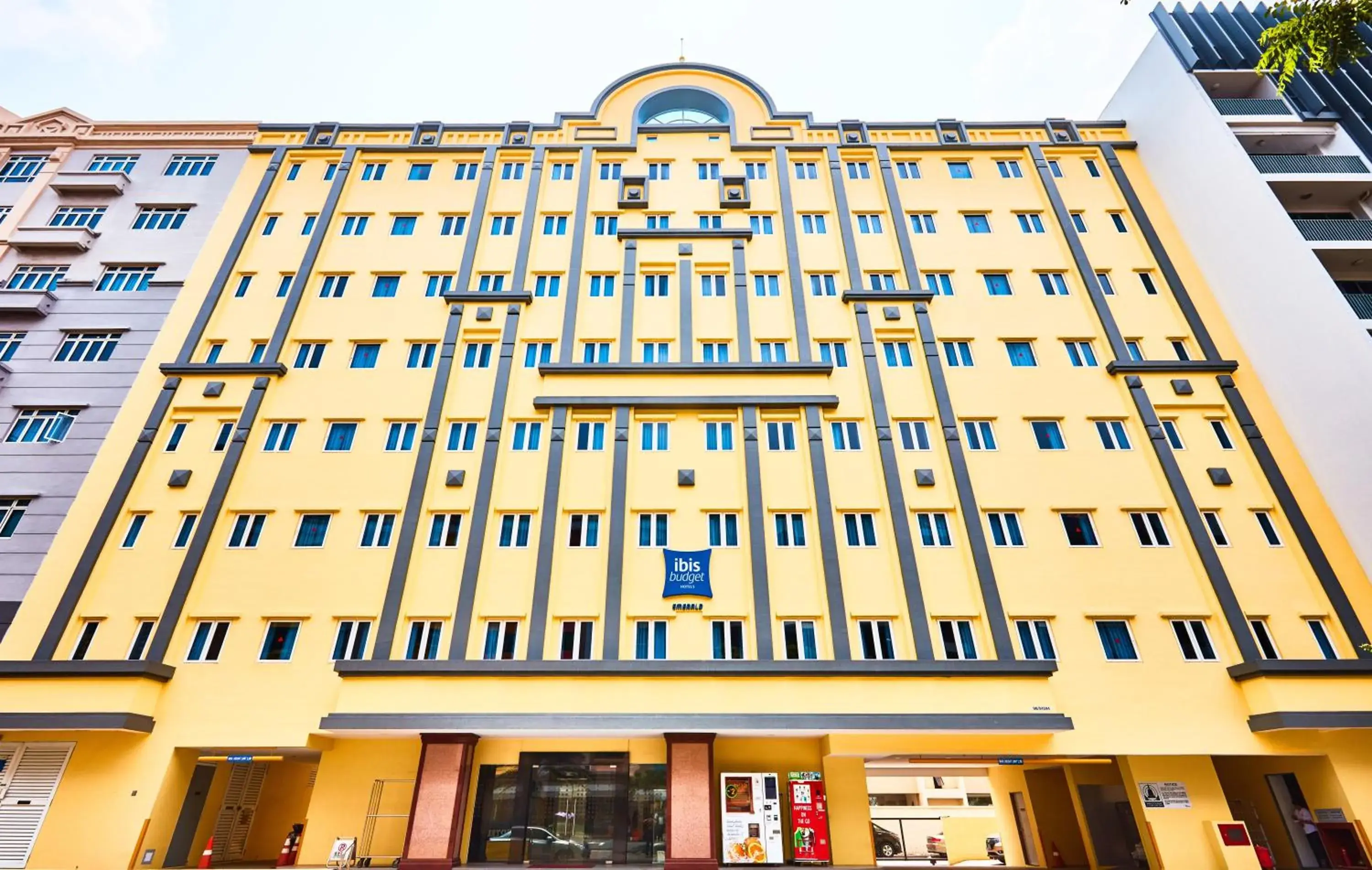 Property building in ibis budget Singapore Emerald Property building in ibis budget Singapore Emerald