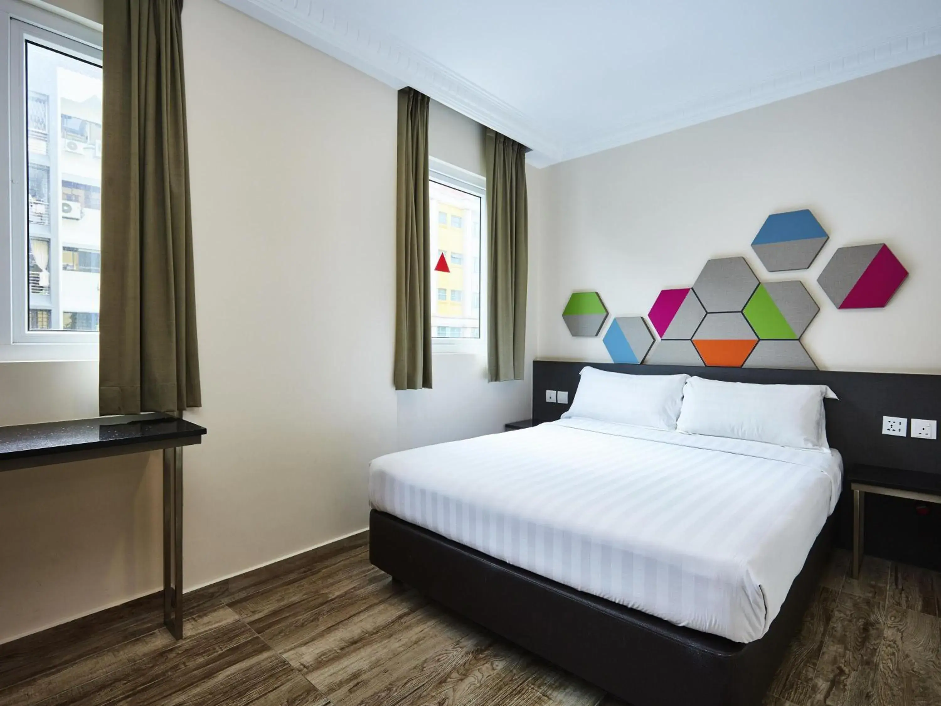 Deluxe Double Room in ibis budget Singapore Emerald Deluxe Double Room in ibis budget Singapore Emerald