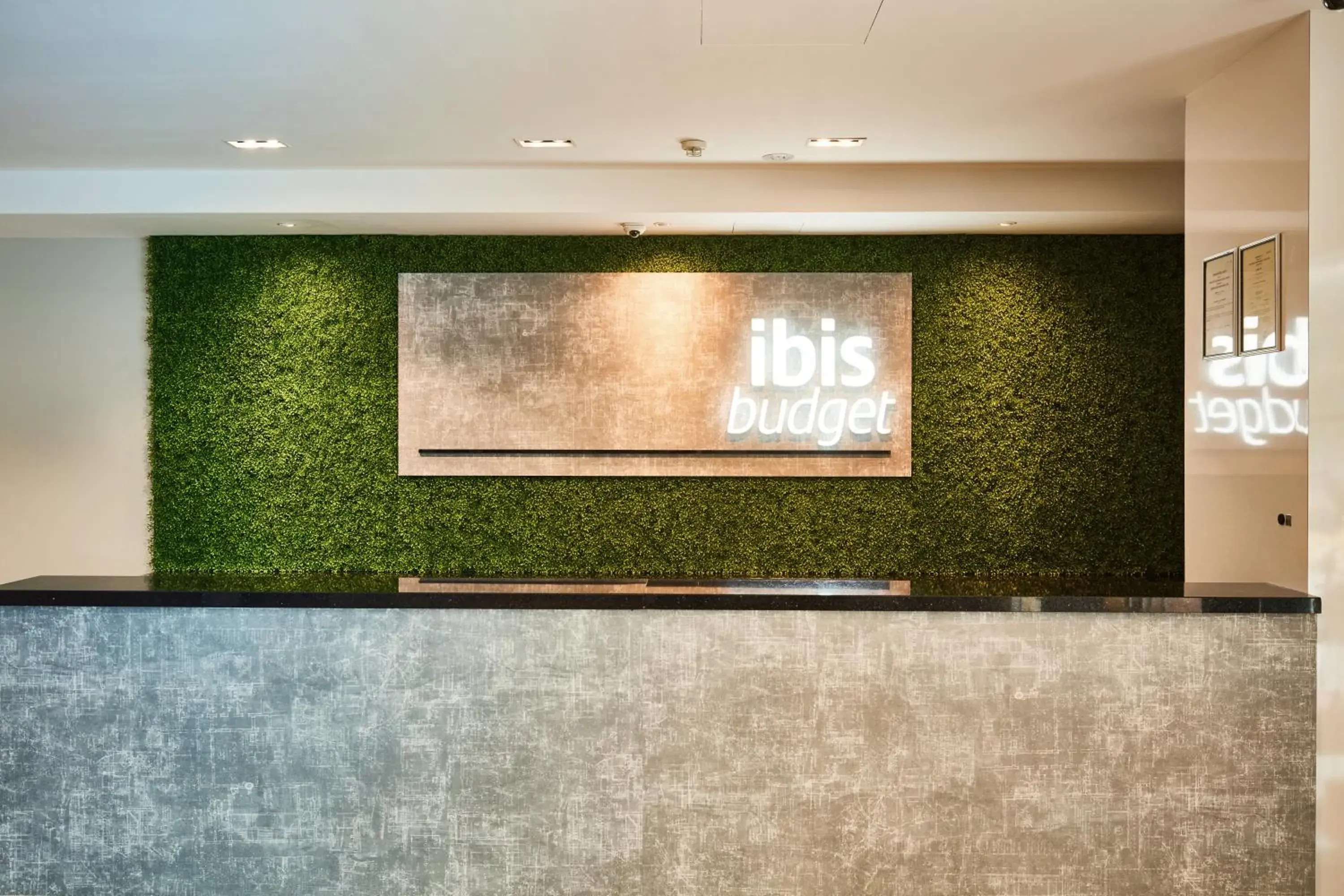 Property logo or sign in ibis budget Singapore Emerald Property logo or sign in ibis budget Singapore Emerald