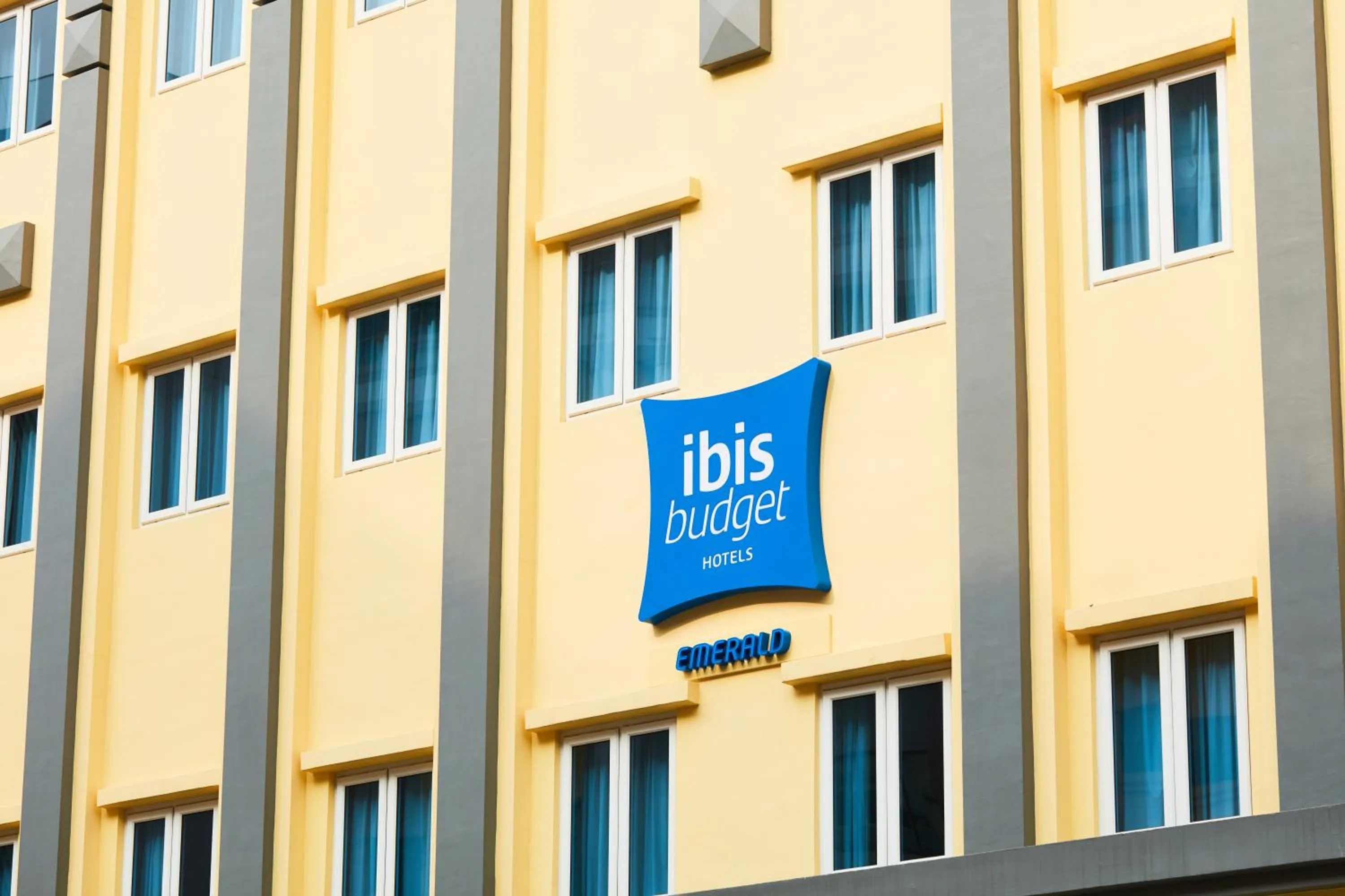 Property building in ibis budget Singapore Emerald