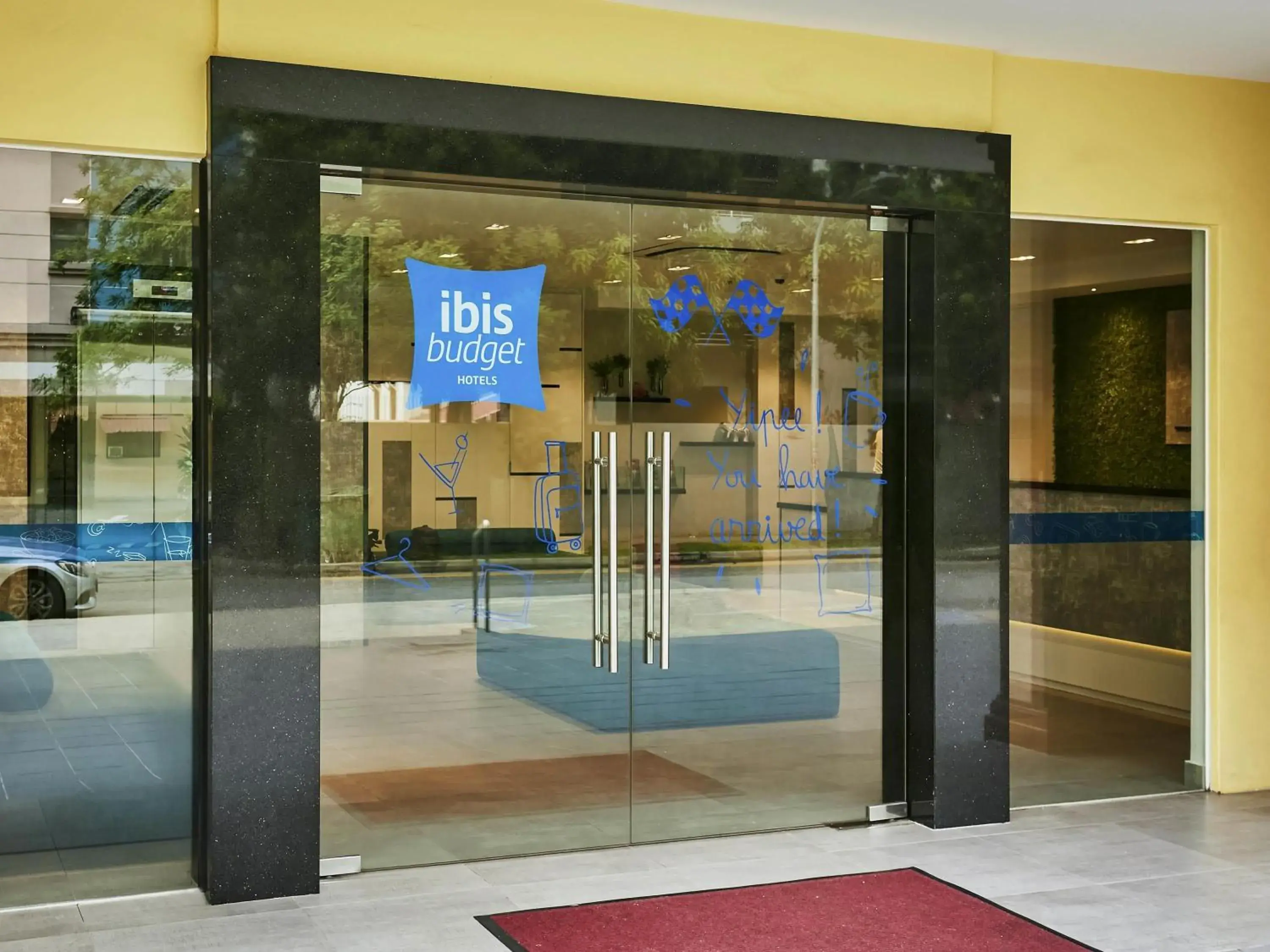 Property building in ibis budget Singapore Emerald Property building in ibis budget Singapore Emerald