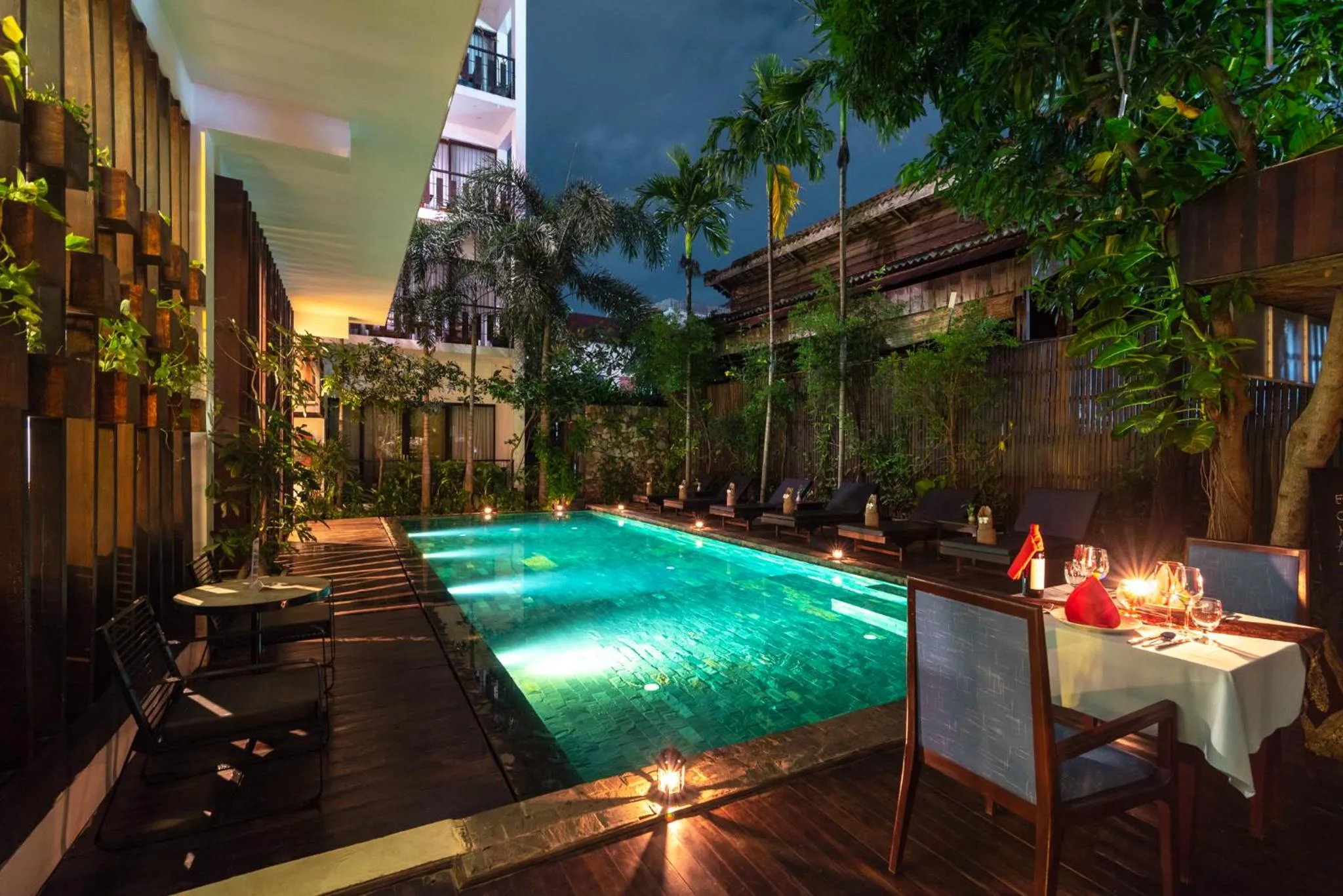 Swimming pool in King Rock Residence