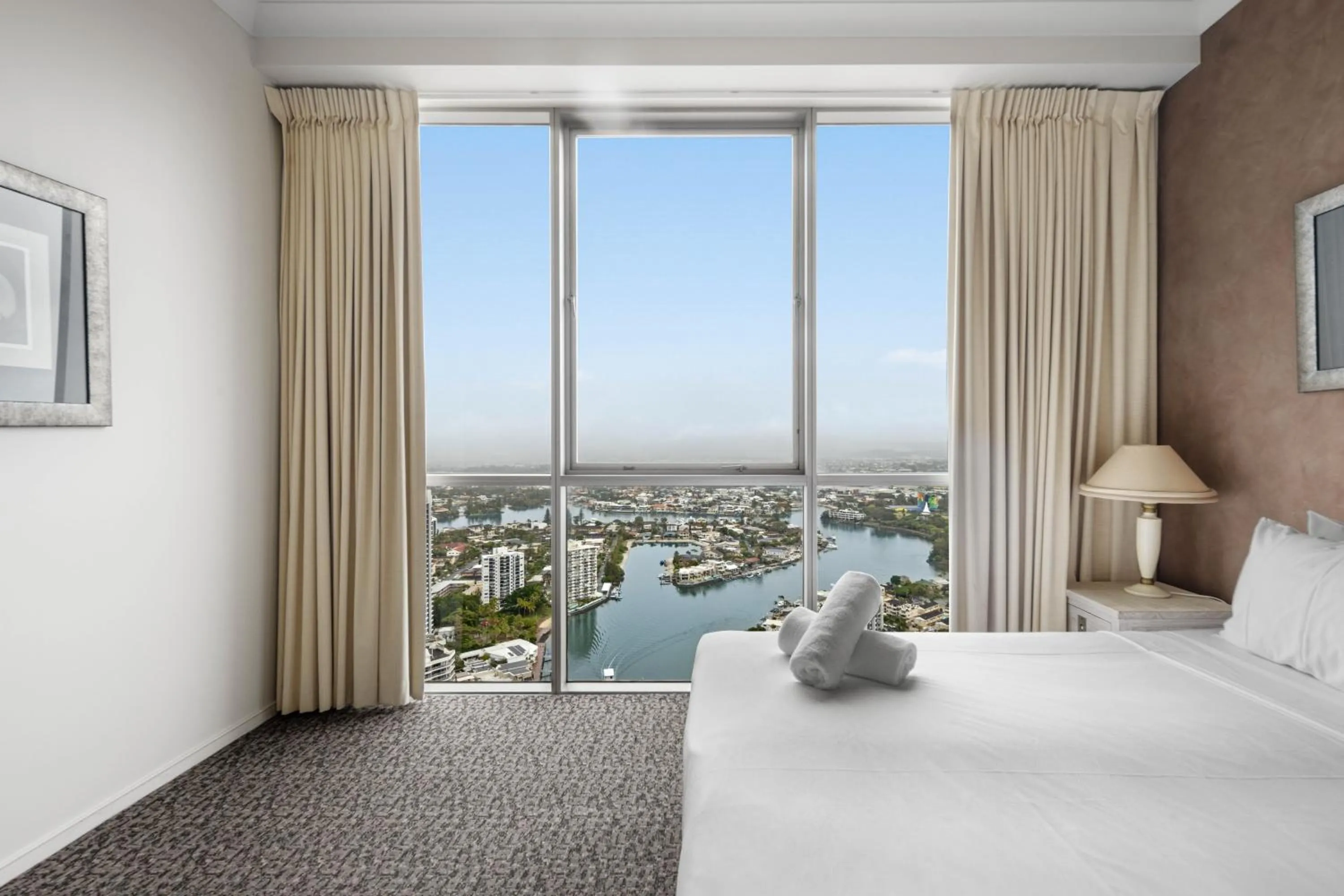 Bed in Chevron Renaissance - Private Apartments - Hosted by Coastal Letting Co.