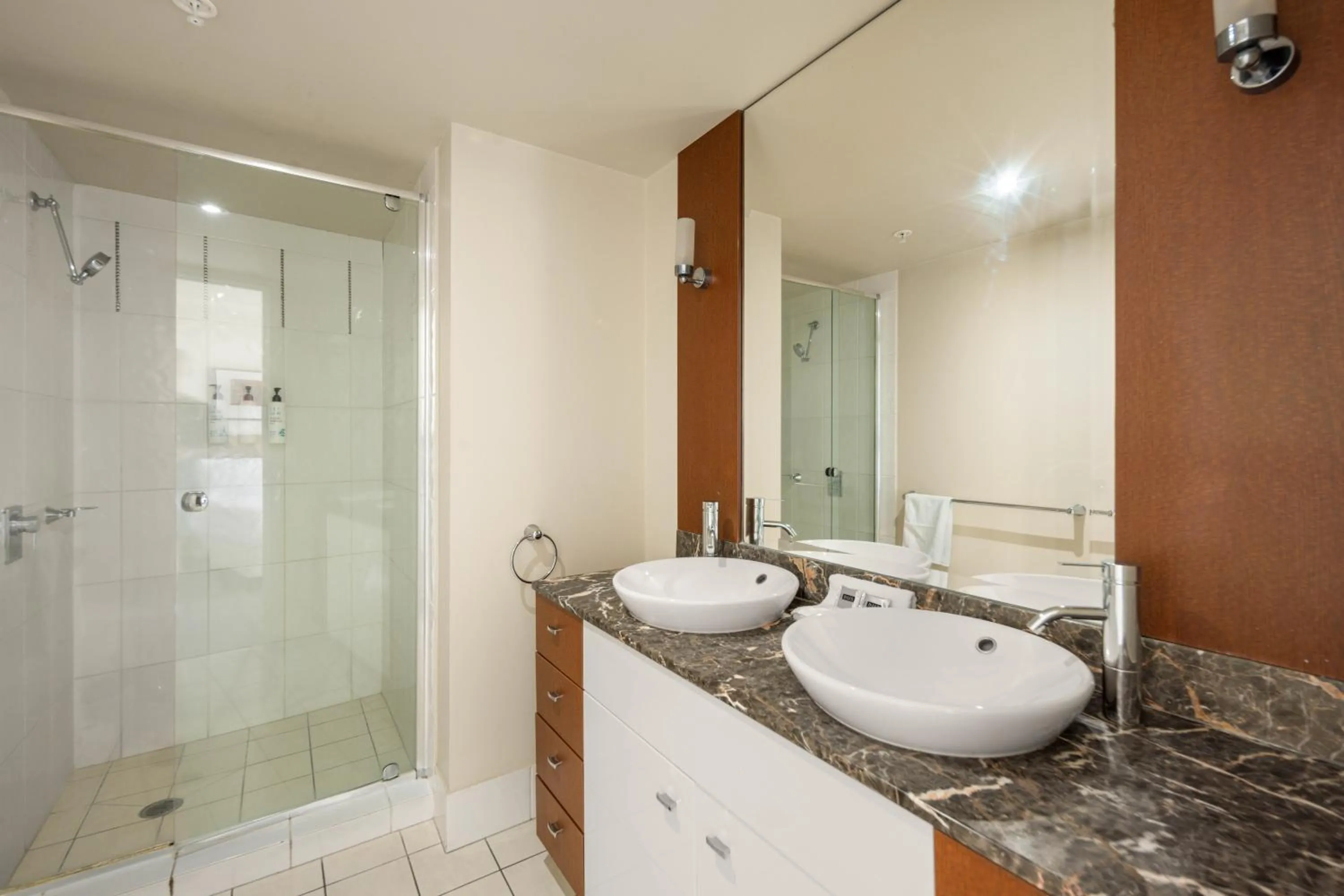 Chevron Renaissance - Private Apartments - Hosted by Coastal Letting Co.