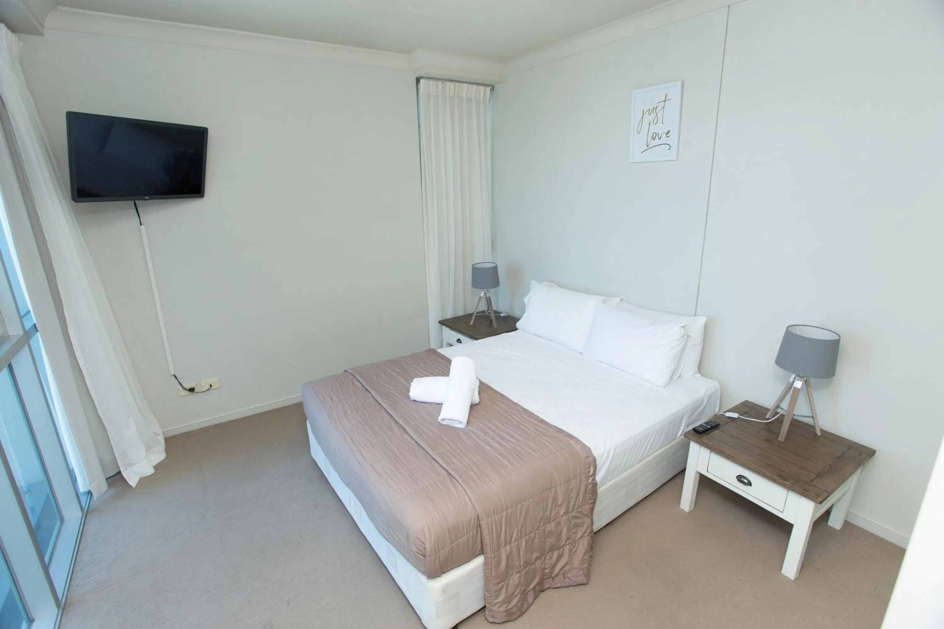 Bed in Chevron Renaissance - Private Apartments - Hosted by Coastal Letting Co.