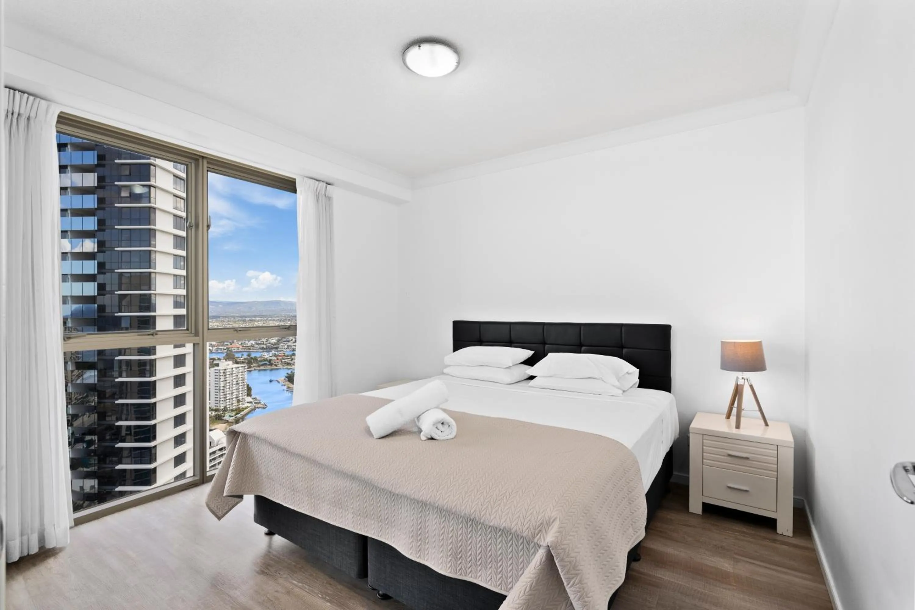 Bed in Chevron Renaissance - Private Apartments - Hosted by Coastal Letting Co.