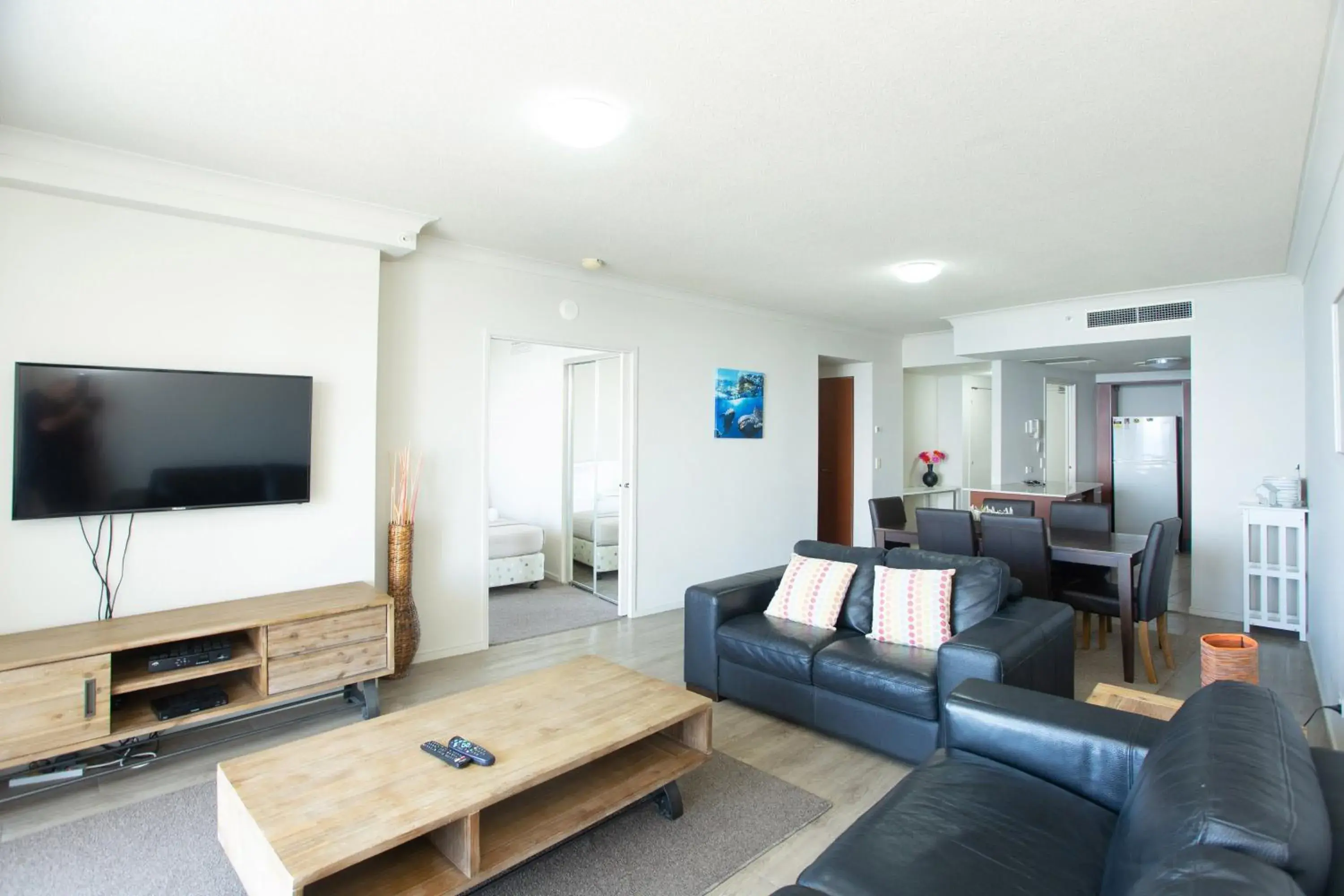 Two Bedroom Two Bathroom Ocean View Apartment in Chevron Renaissance - Private Apartments - Hosted by Coastal Letting Co. Two Bedroom Two Bathroom Ocean View Apartment in Chevron Renaissance - Private Apartments - Hosted by Coastal Letting Co.