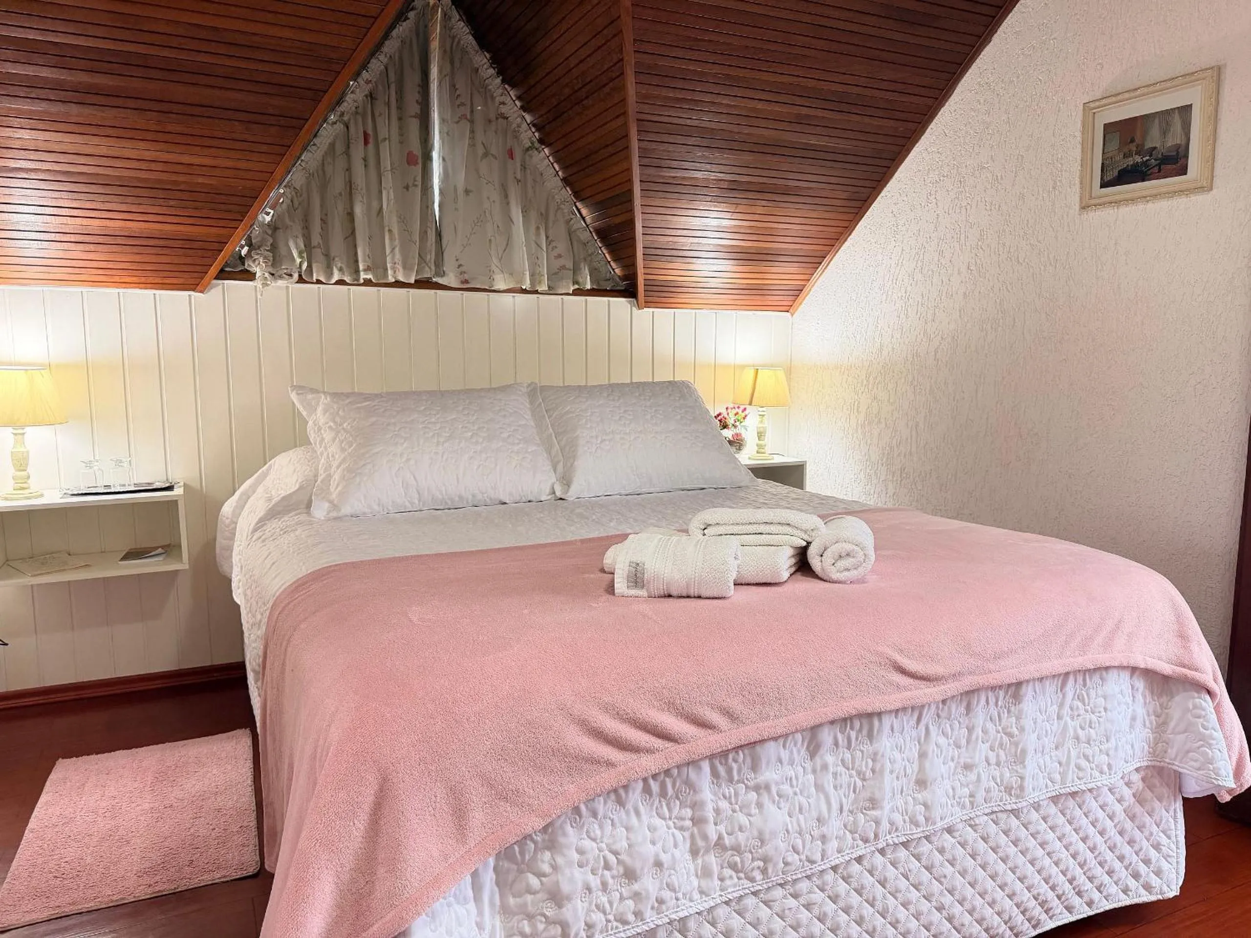 Queen Suite with Spa Bath in The Writer's House