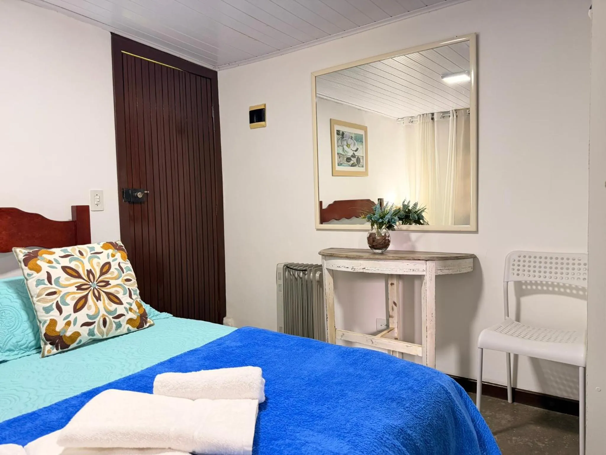 Deluxe Room in The Writer's House