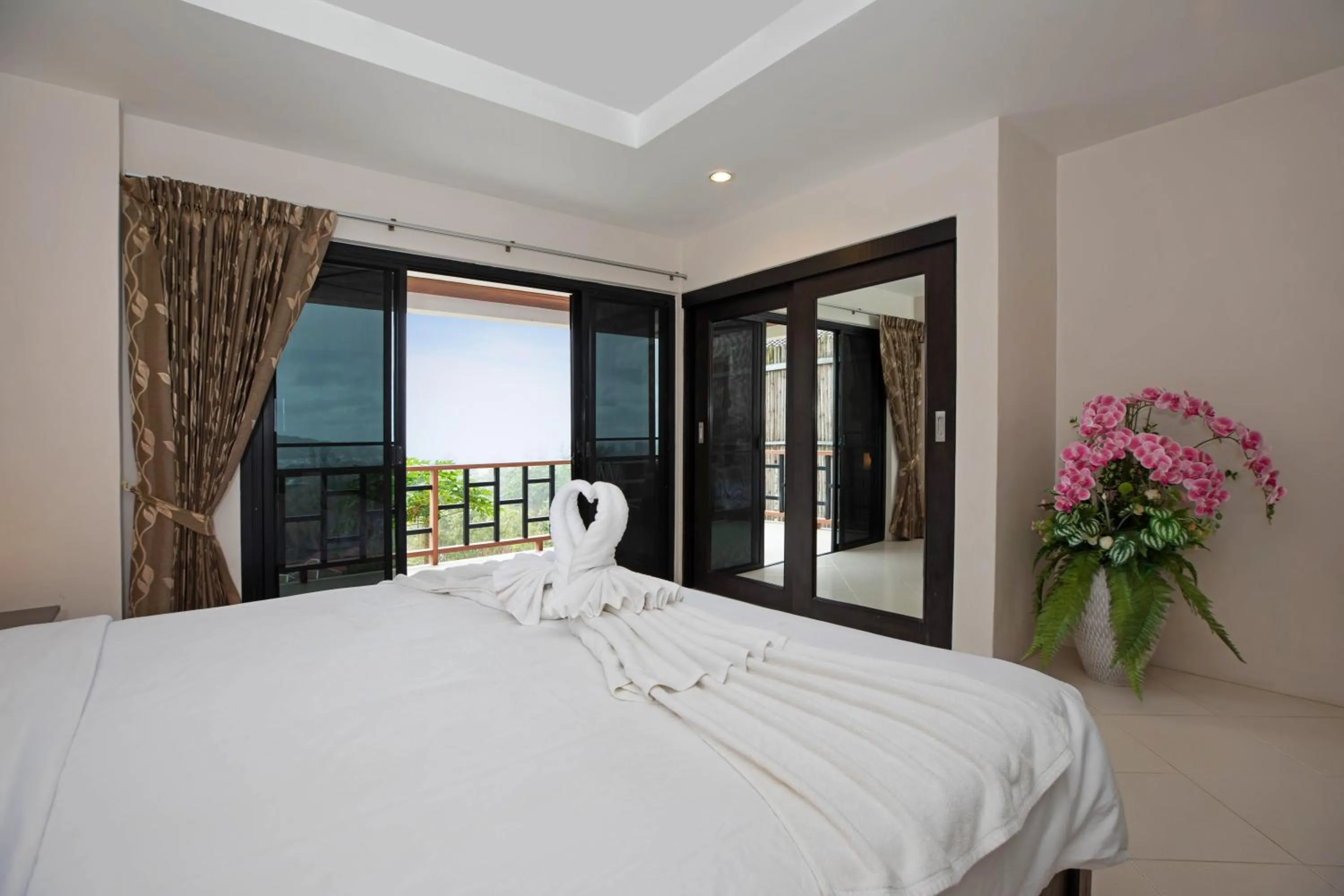 Bed in Baan Chom View Kamala - SHA Plus