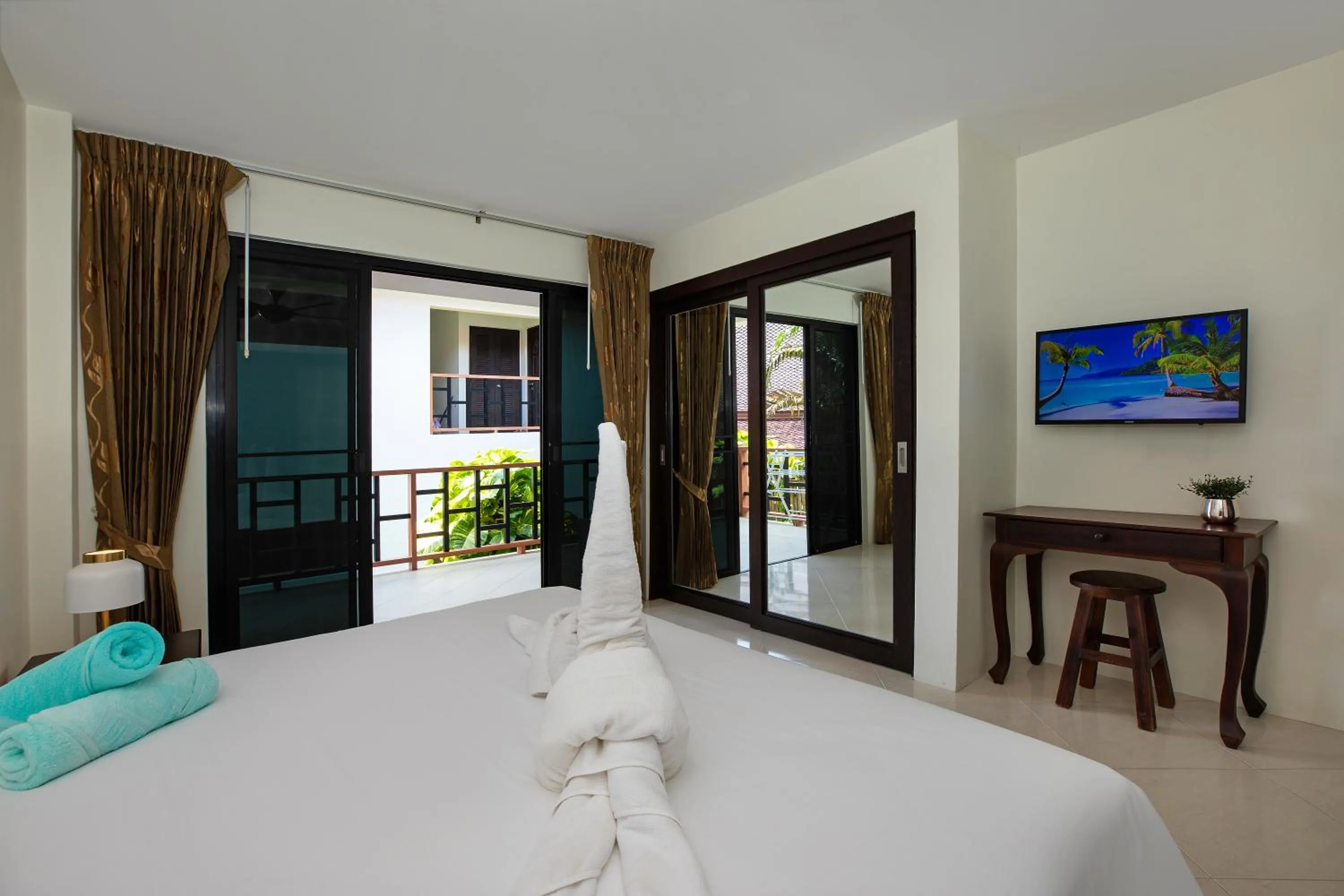 Bed in Baan Chom View Kamala - SHA Plus
