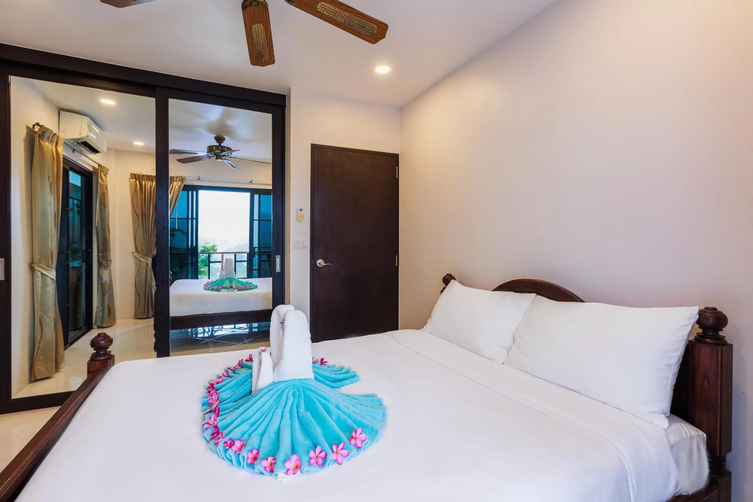 Bed in Baan Chom View Kamala - SHA Plus