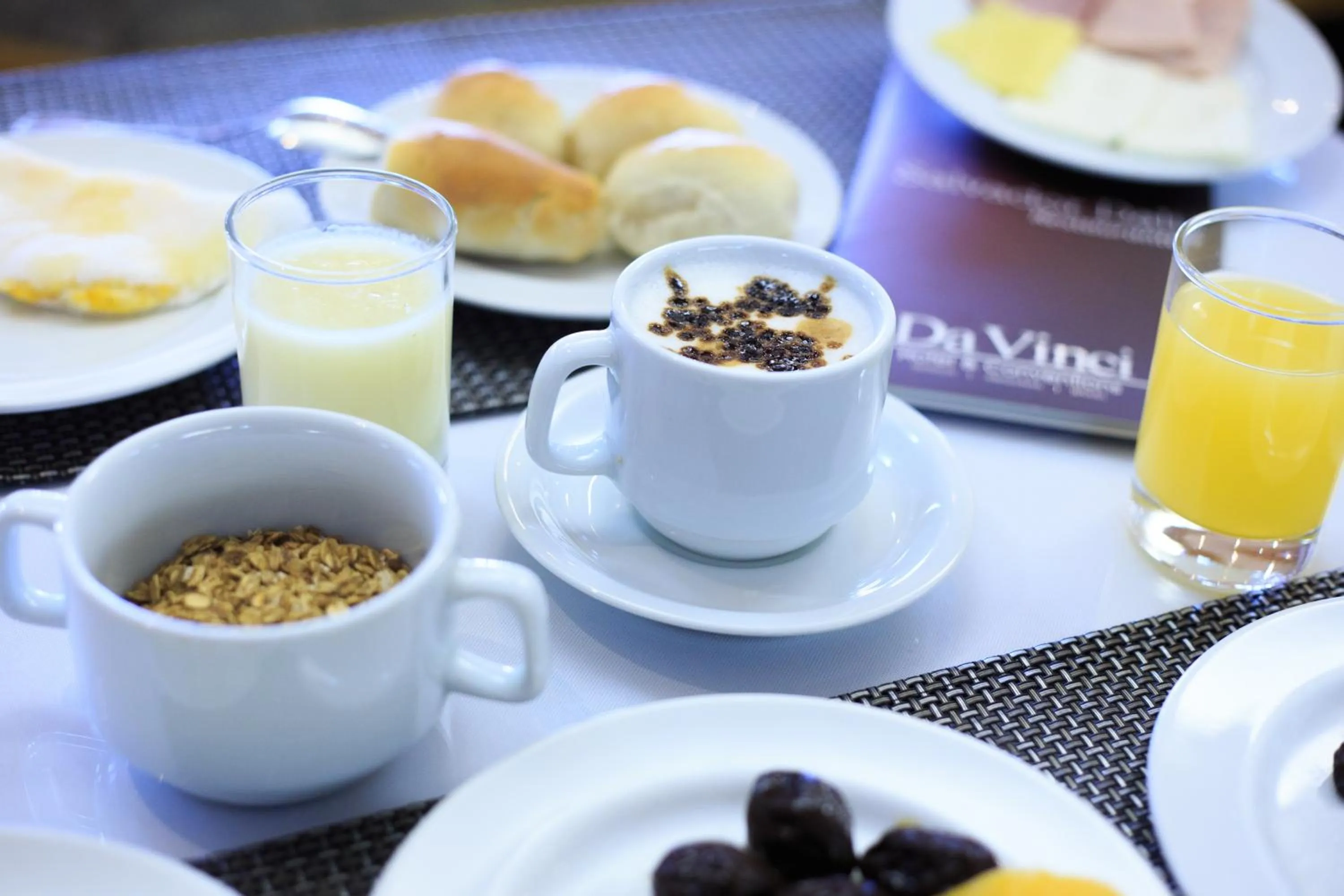 Continental breakfast in Da Vinci Hotel & Conventions - by Easy Hotéis