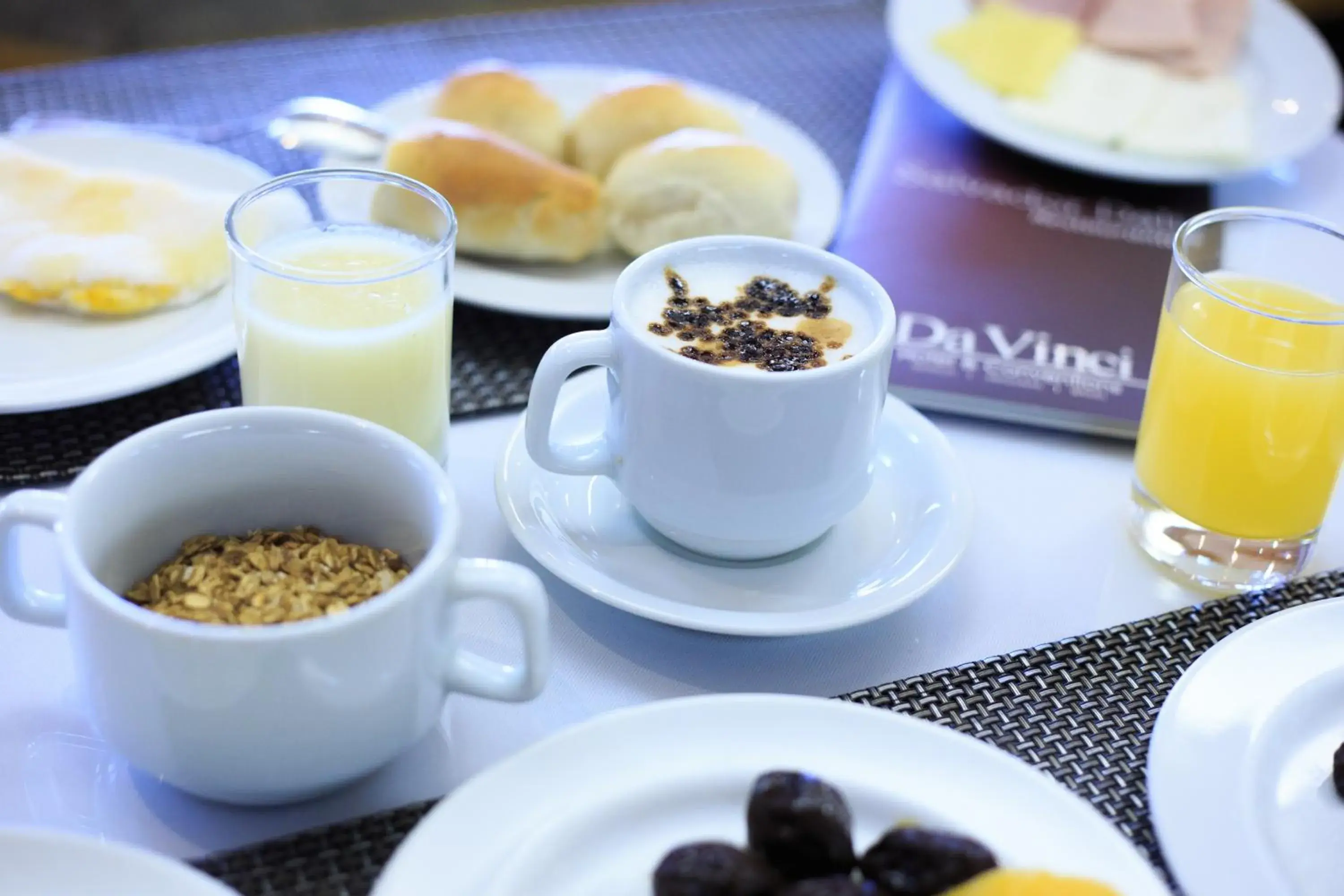 Continental breakfast in Da Vinci Hotel & Conventions by Easy Hotéis Continental breakfast in Da Vinci Hotel & Conventions by Easy Hotéis