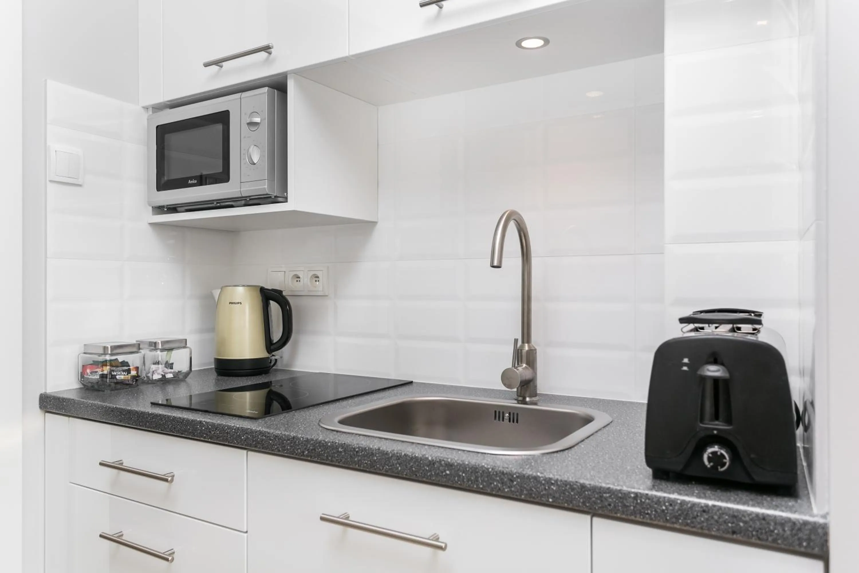 Coffee/tea facilities in Venetian House Market Square Aparthotel