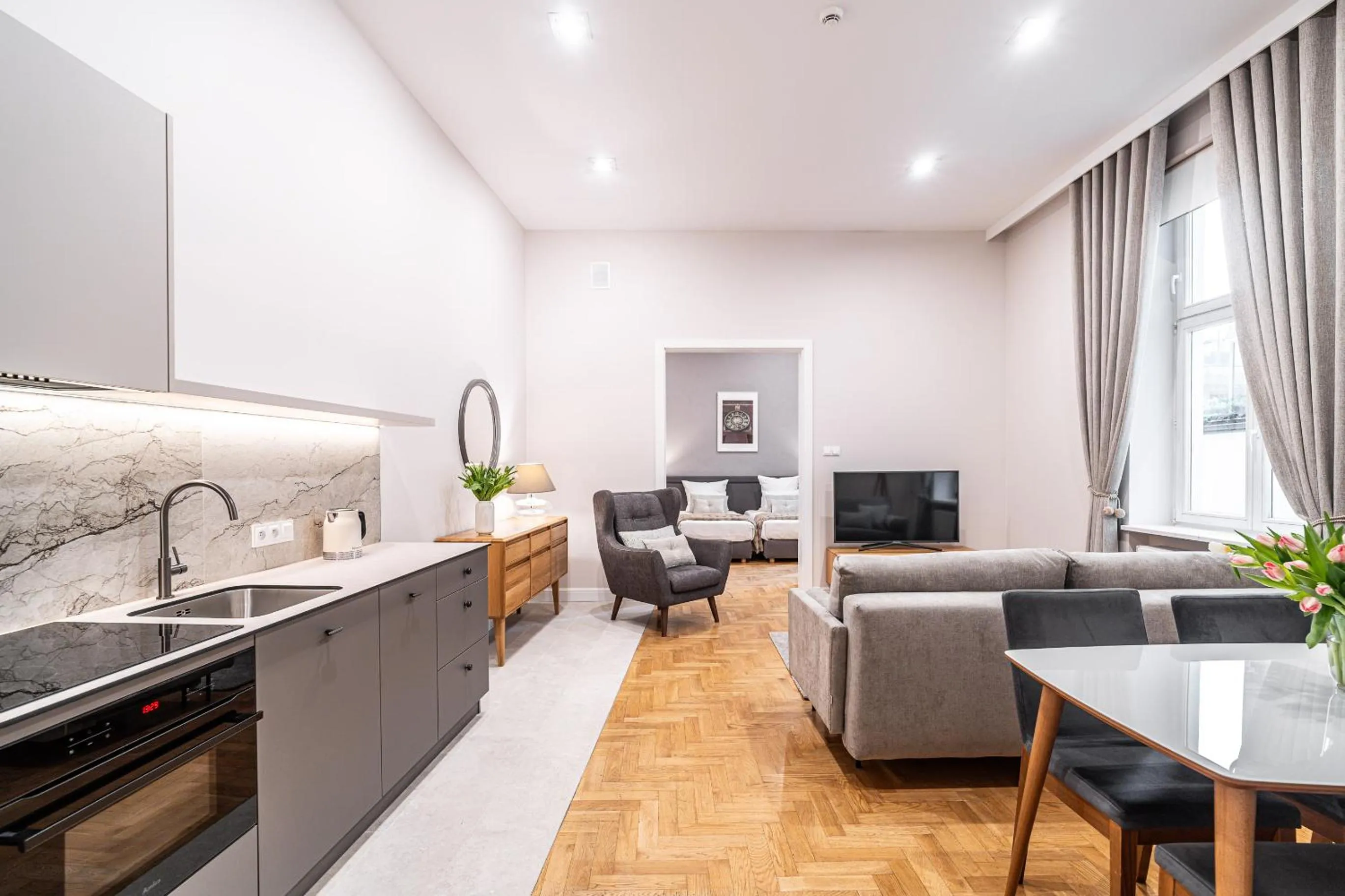 TV and multimedia in Venetian House Market Square Aparthotel