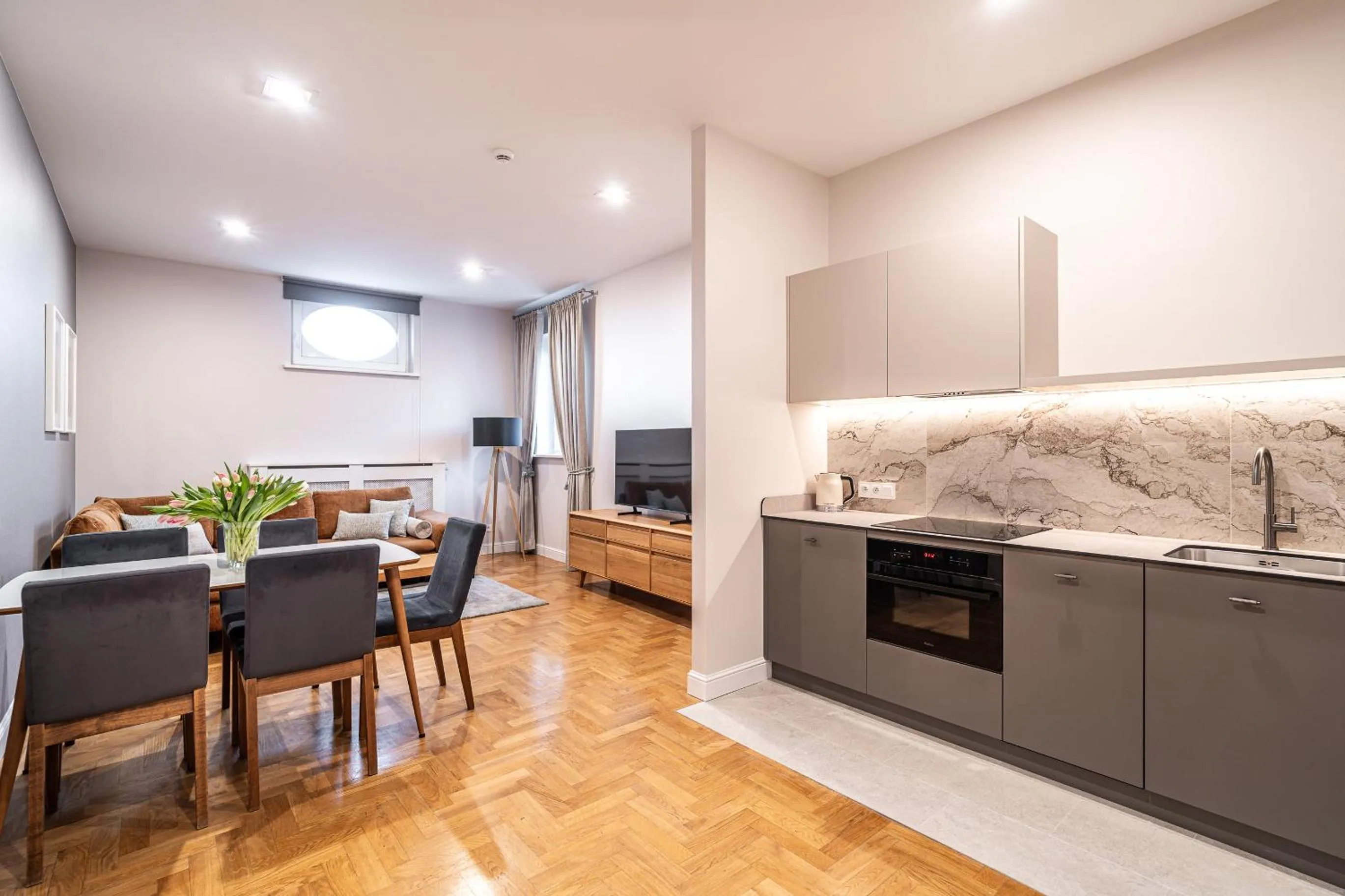 Kitchen or kitchenette in Venetian House Market Square Aparthotel