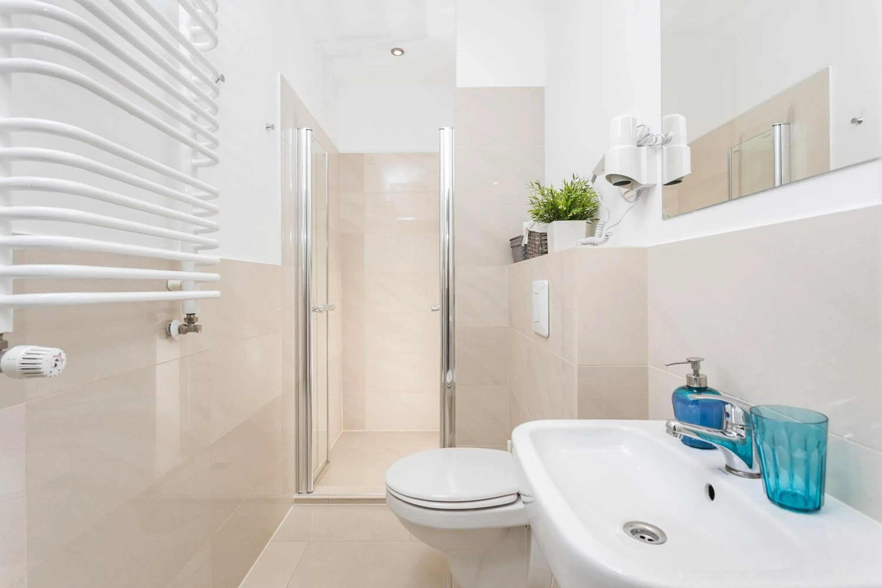 Bathroom in Venetian House Market Square Aparthotel