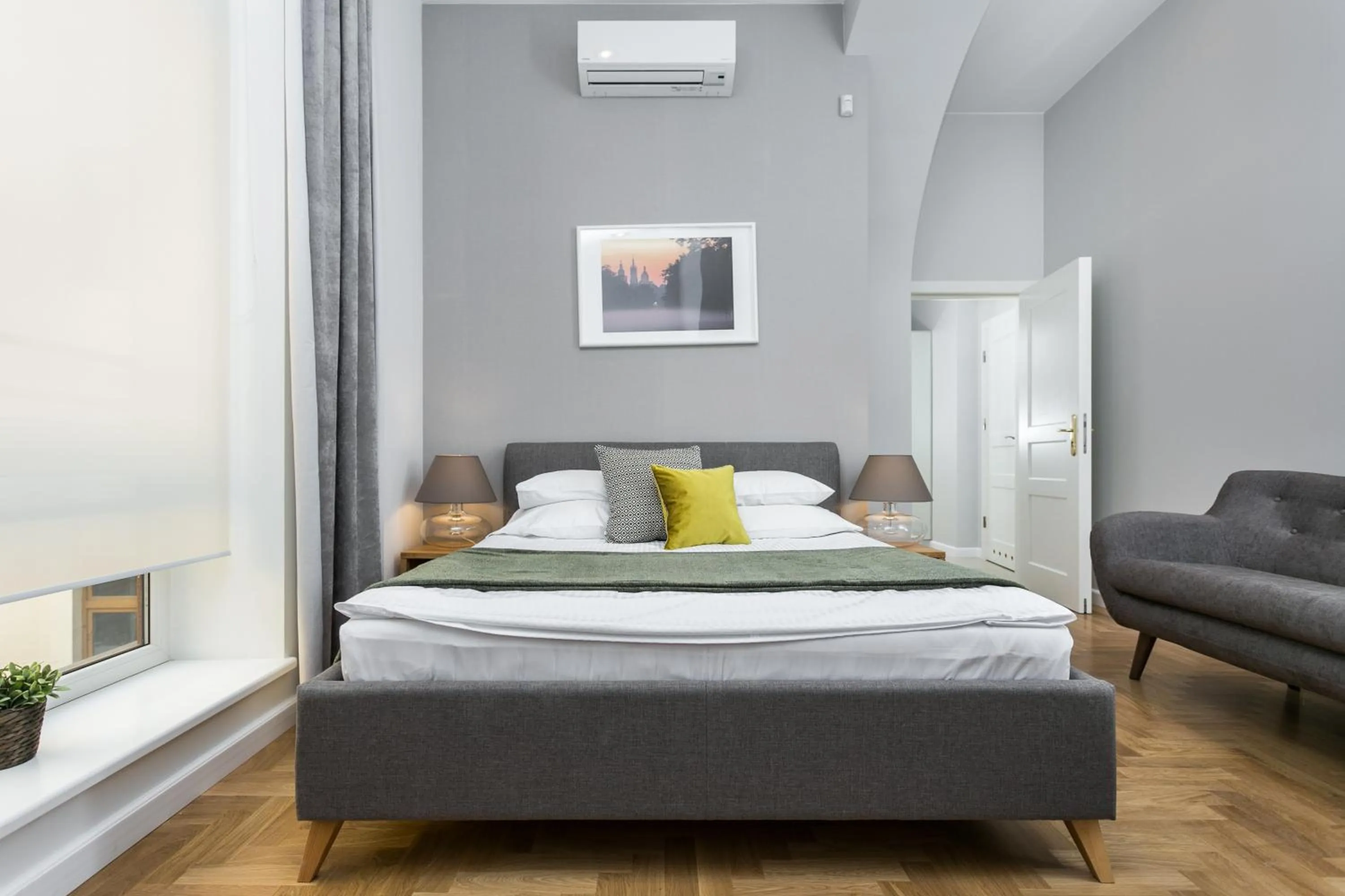 Bed in Venetian House Market Square Aparthotel