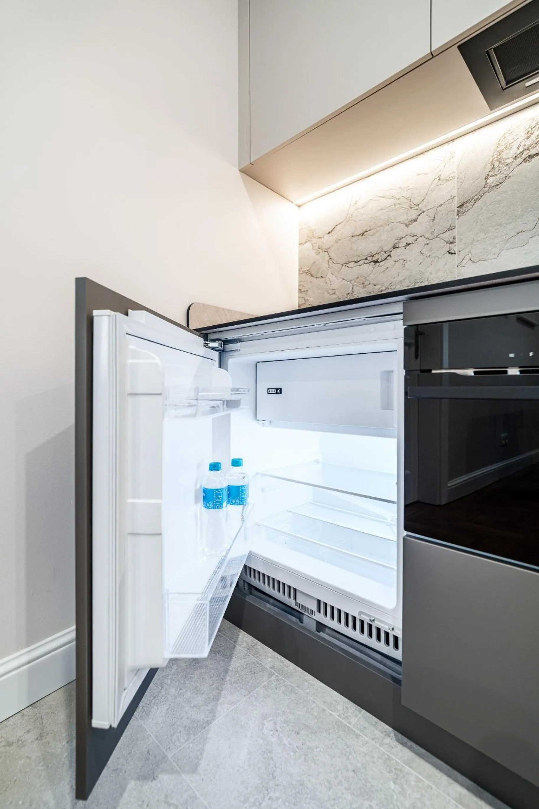 Kitchen or kitchenette in Venetian House Market Square Aparthotel