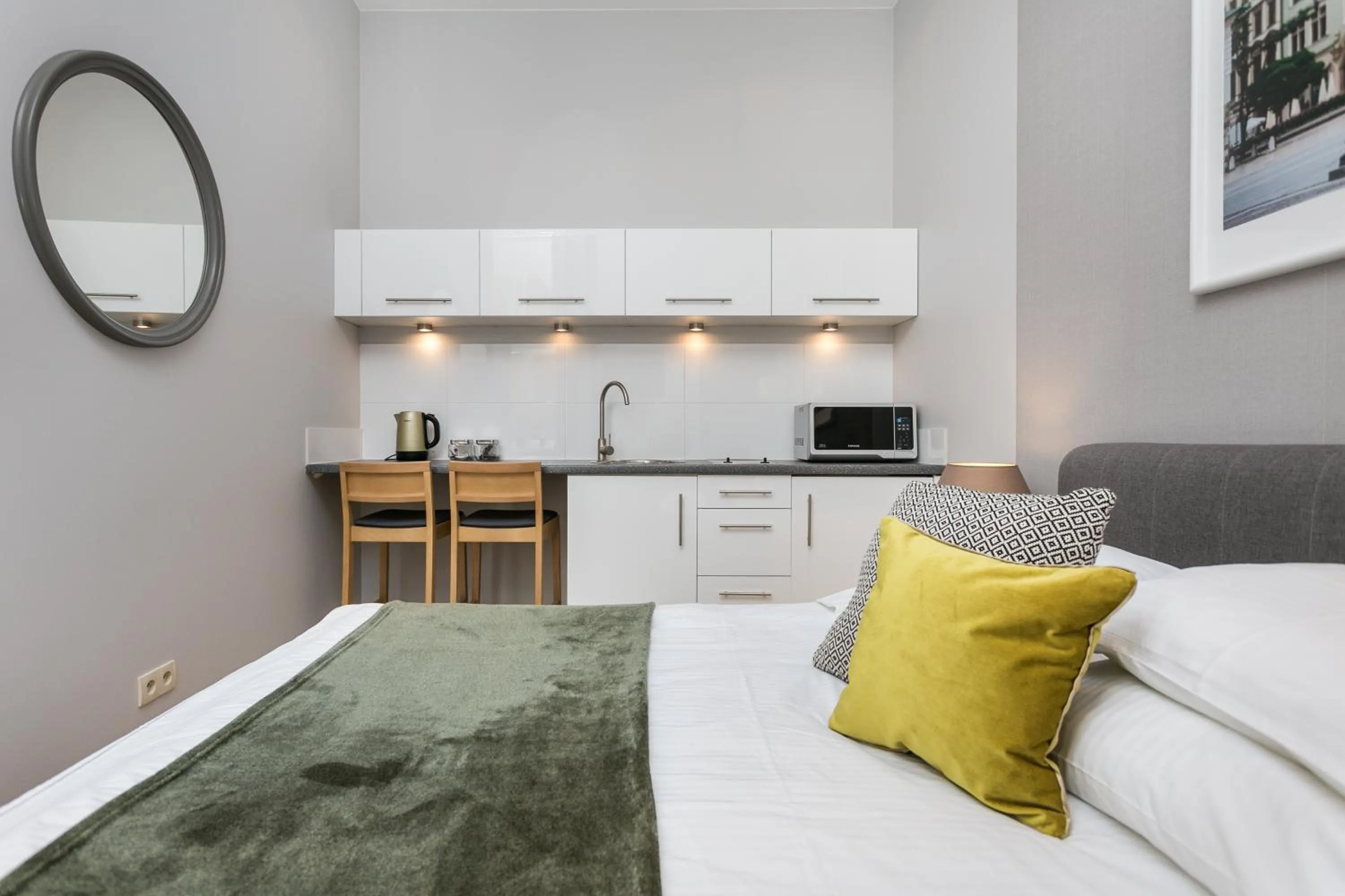 Kitchen or kitchenette, Bed in Venetian House Market Square Aparthotel