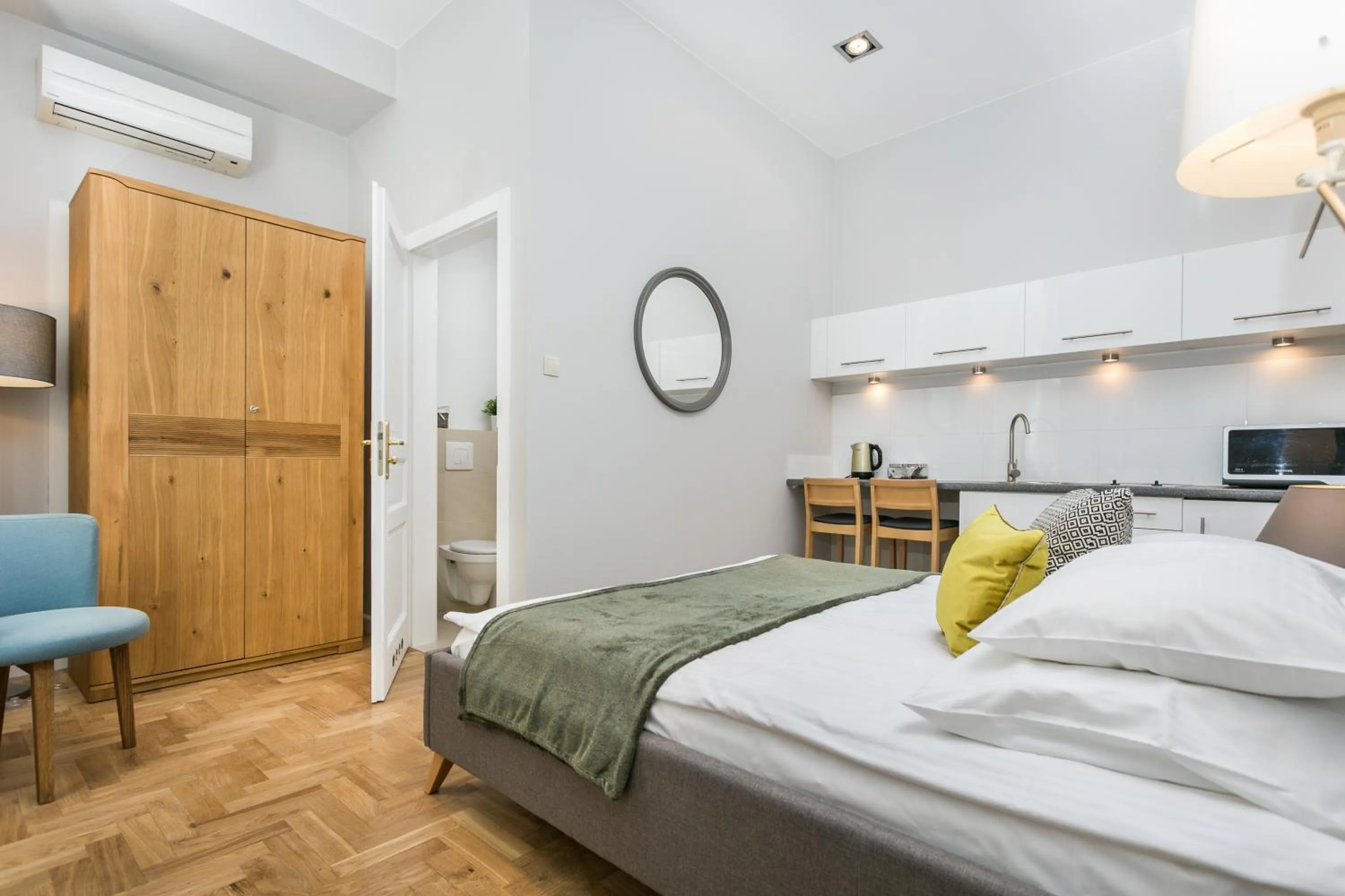 Bed in Venetian House Market Square Aparthotel