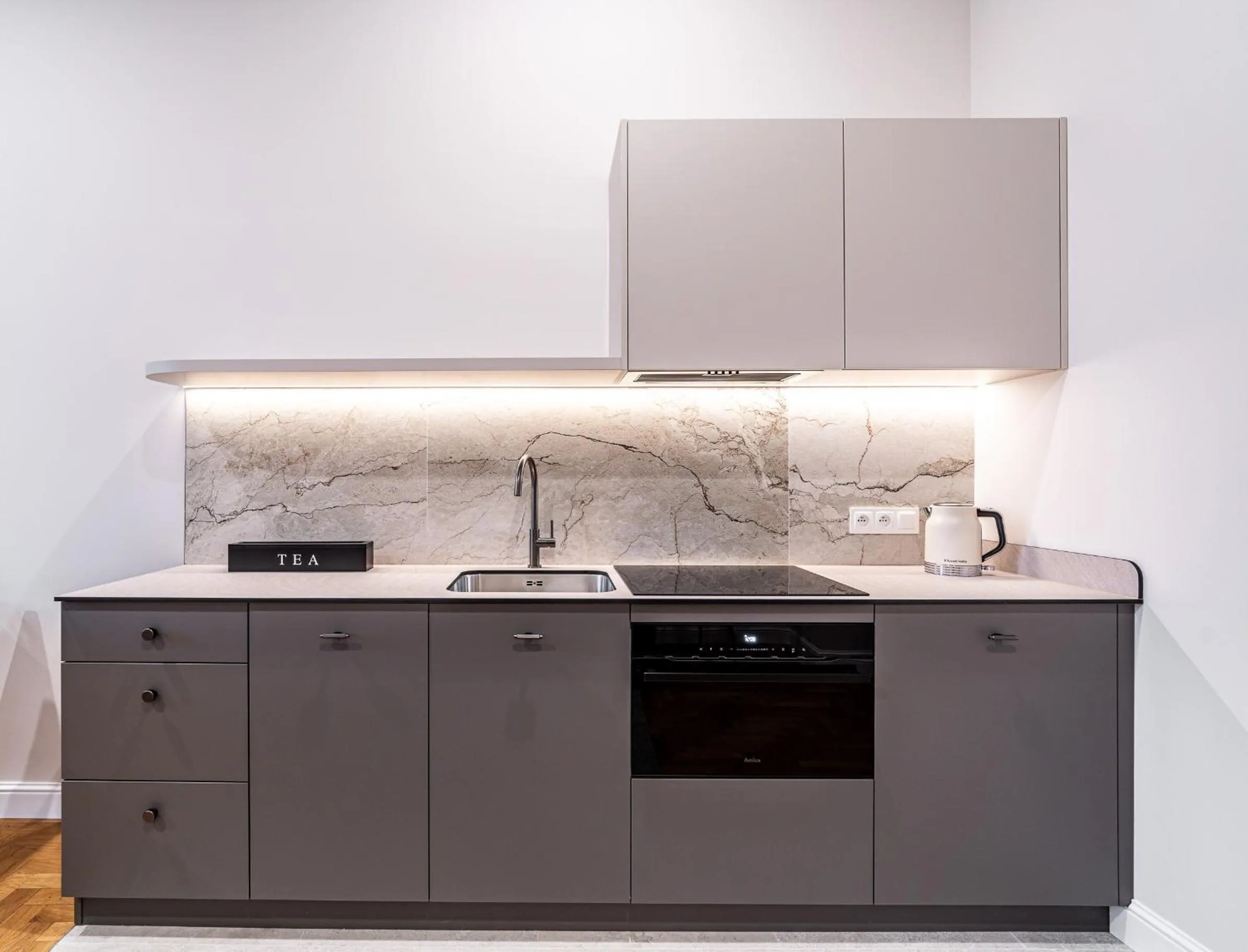 Kitchen or kitchenette in Venetian House Market Square Aparthotel