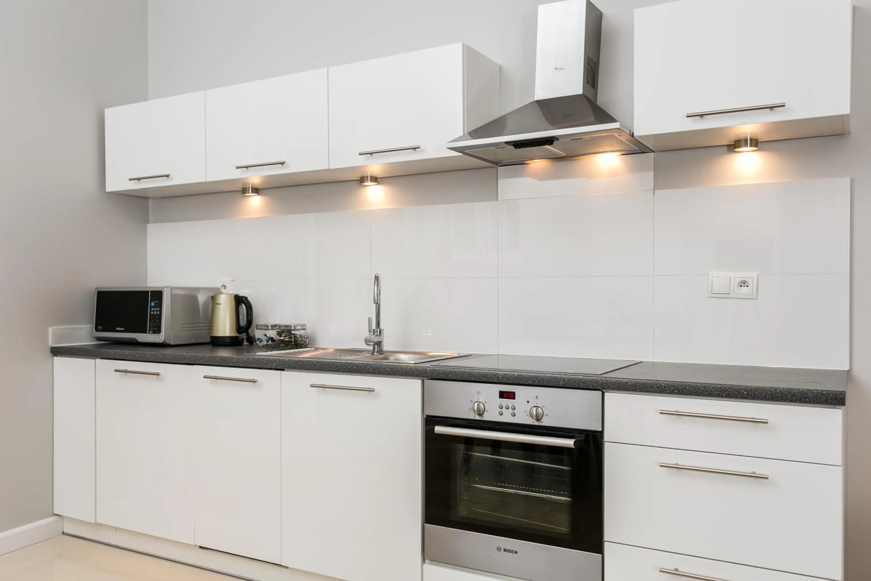 Coffee/tea facilities in Venetian House Market Square Aparthotel