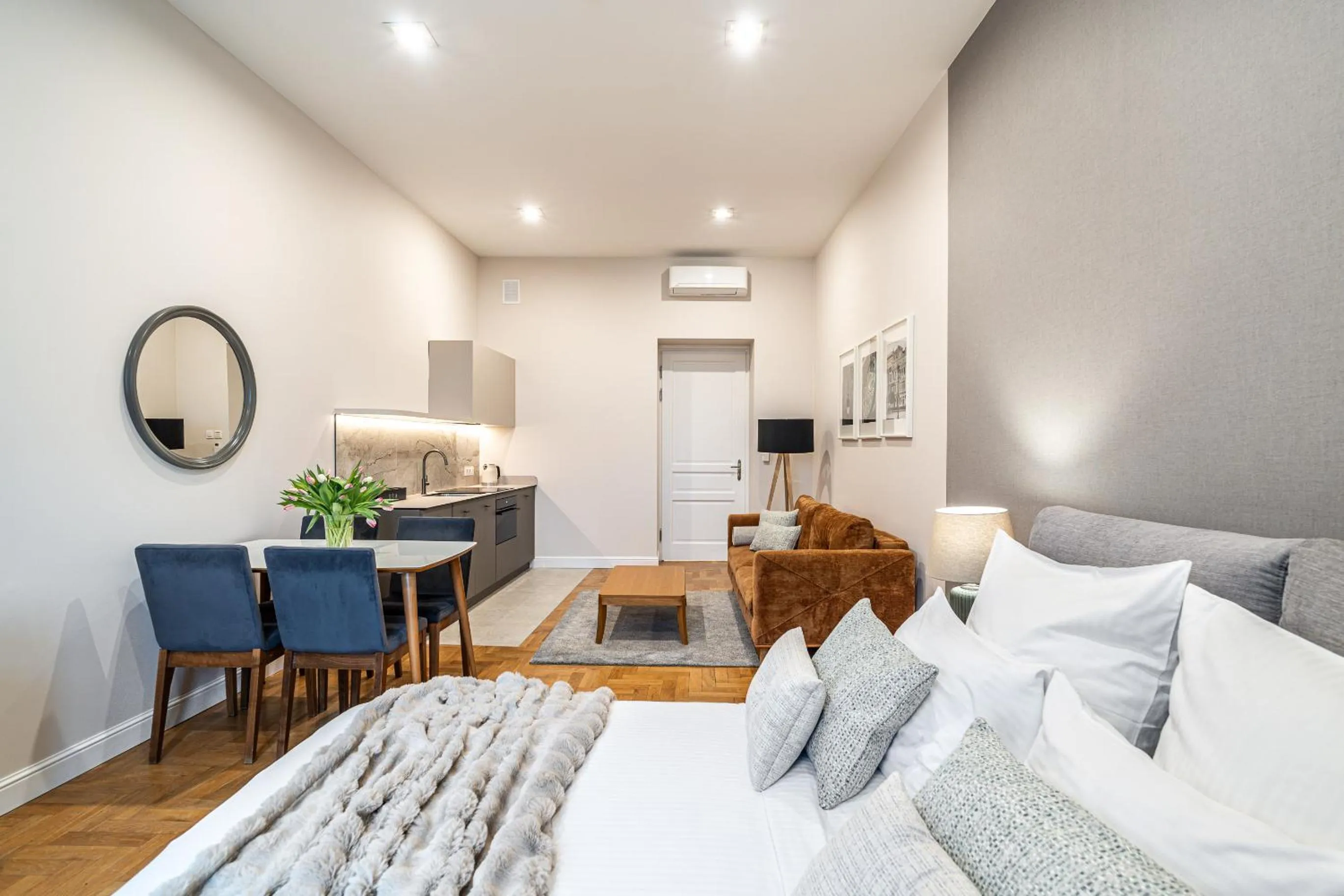 Kitchen or kitchenette in Venetian House Market Square Aparthotel