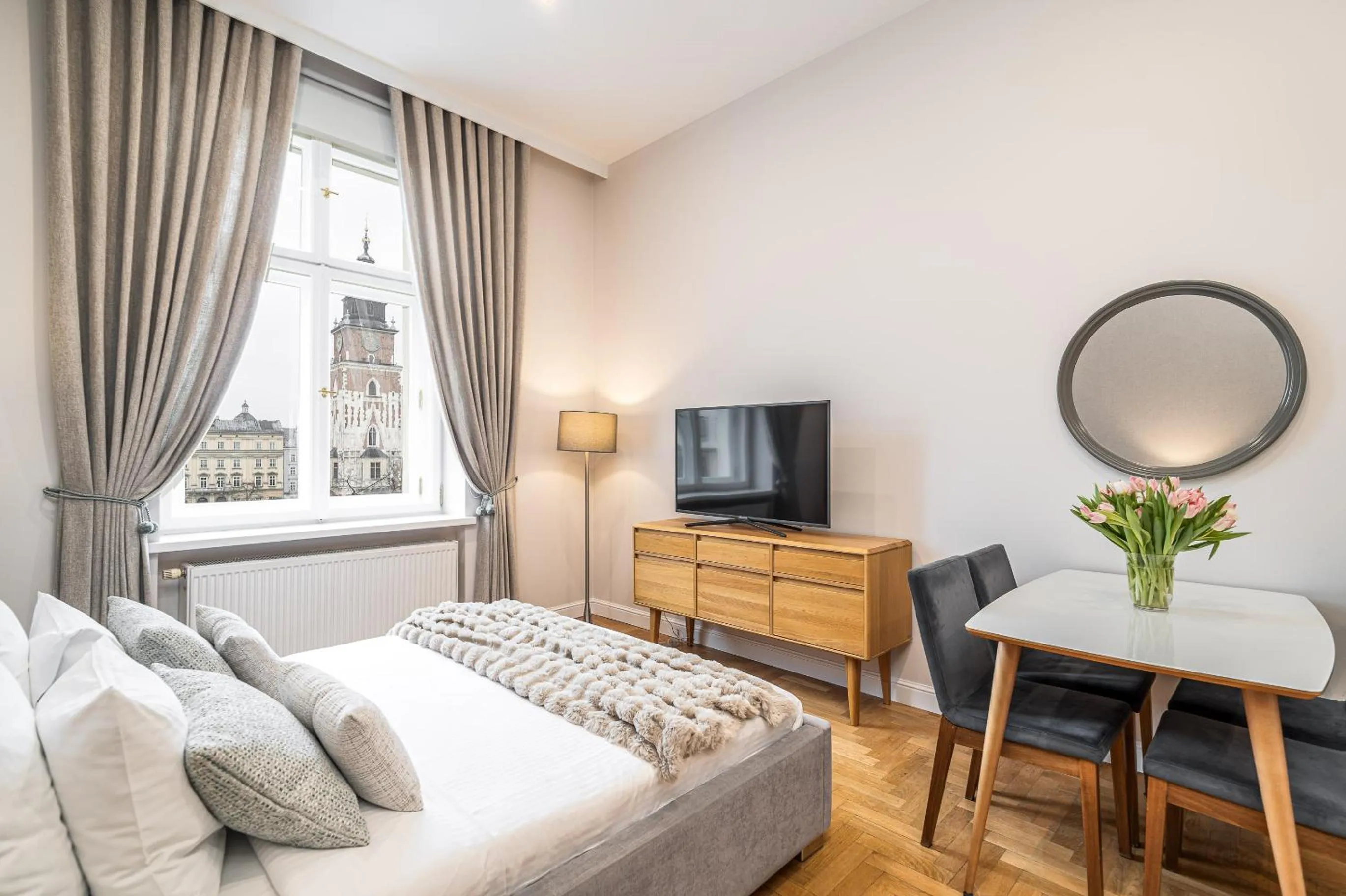 Bed in Venetian House Market Square Aparthotel