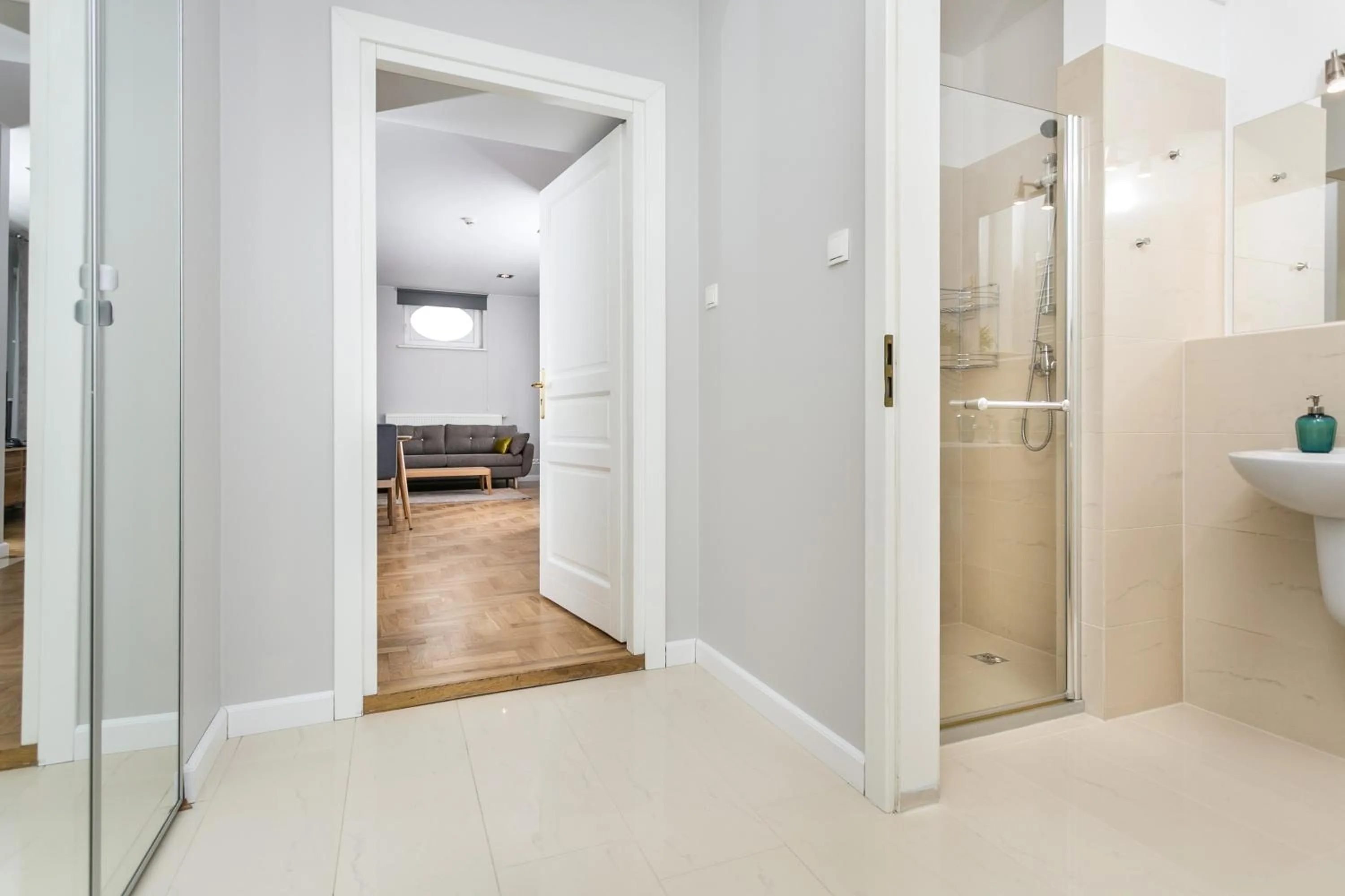 Shower in Venetian House Market Square Aparthotel