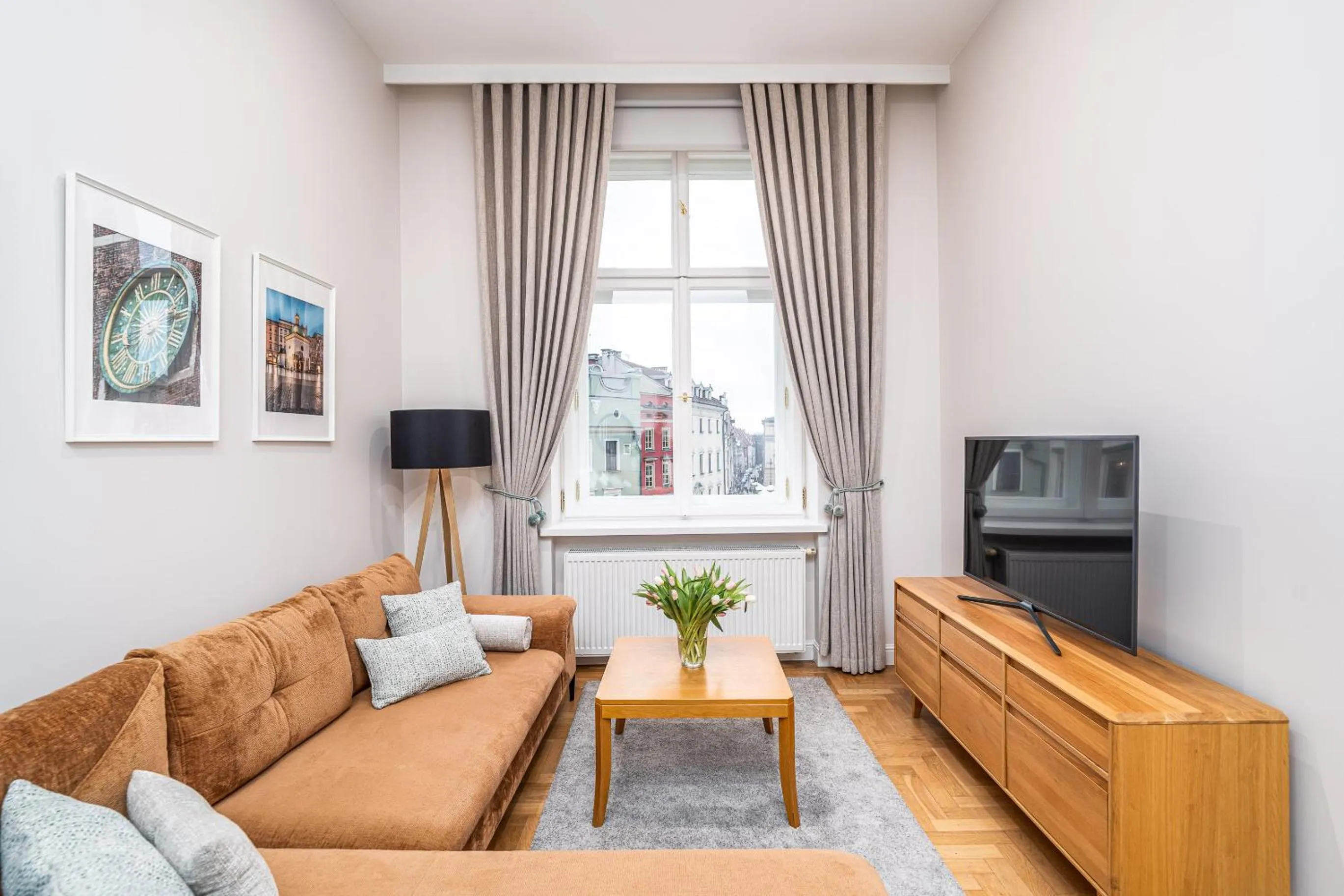 TV and multimedia in Venetian House Market Square Aparthotel