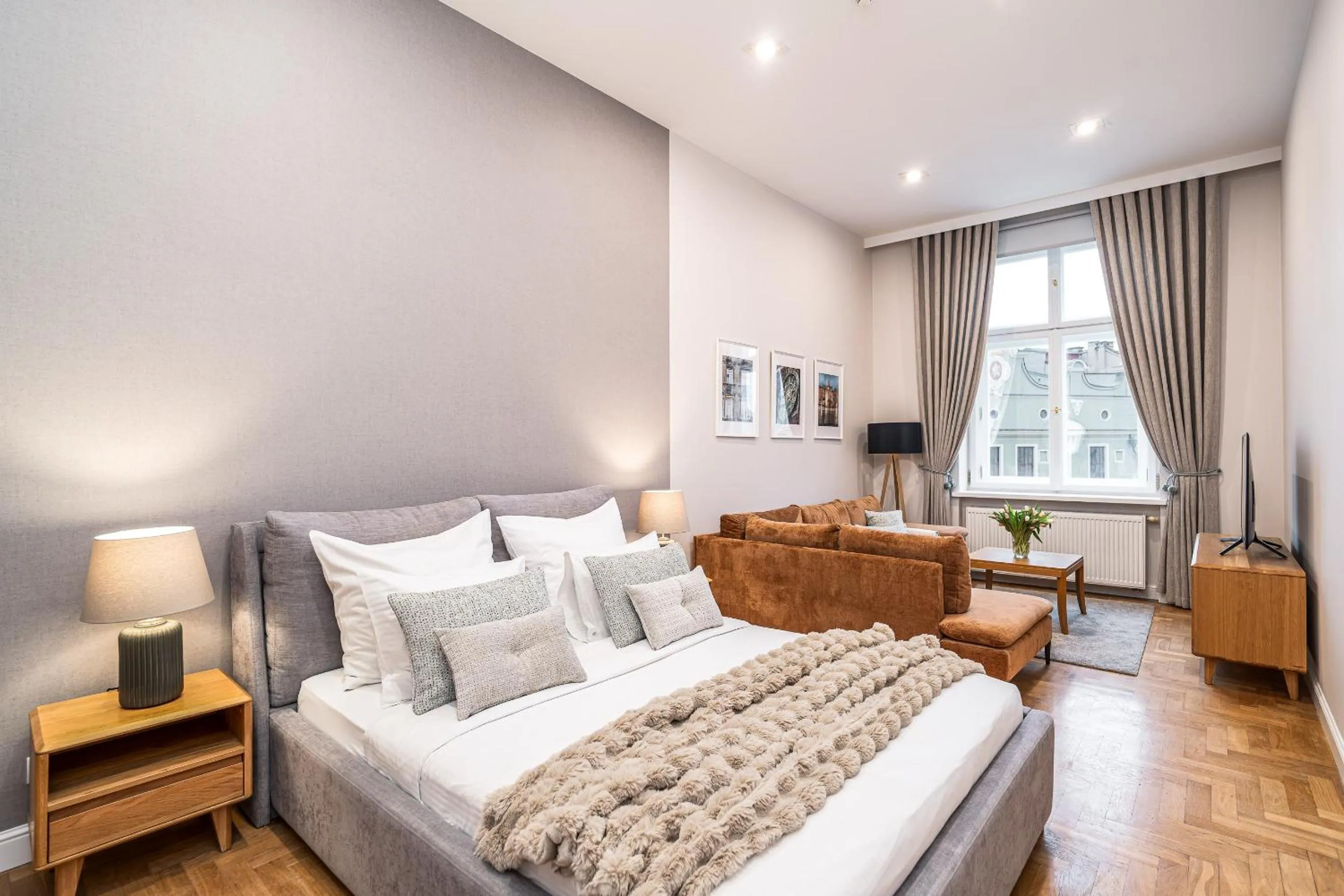 Bed in Venetian House Market Square Aparthotel