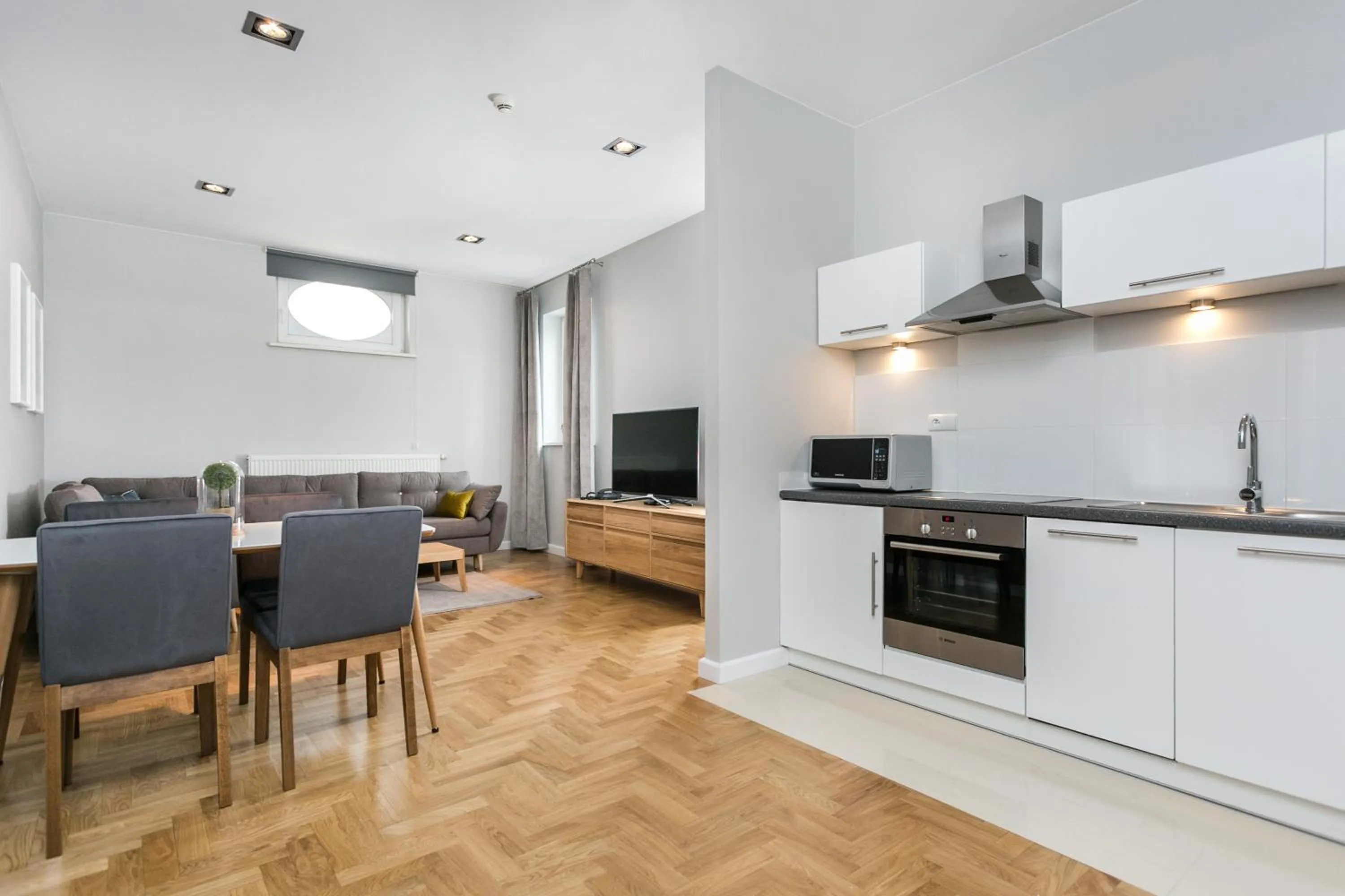 TV and multimedia in Venetian House Market Square Aparthotel