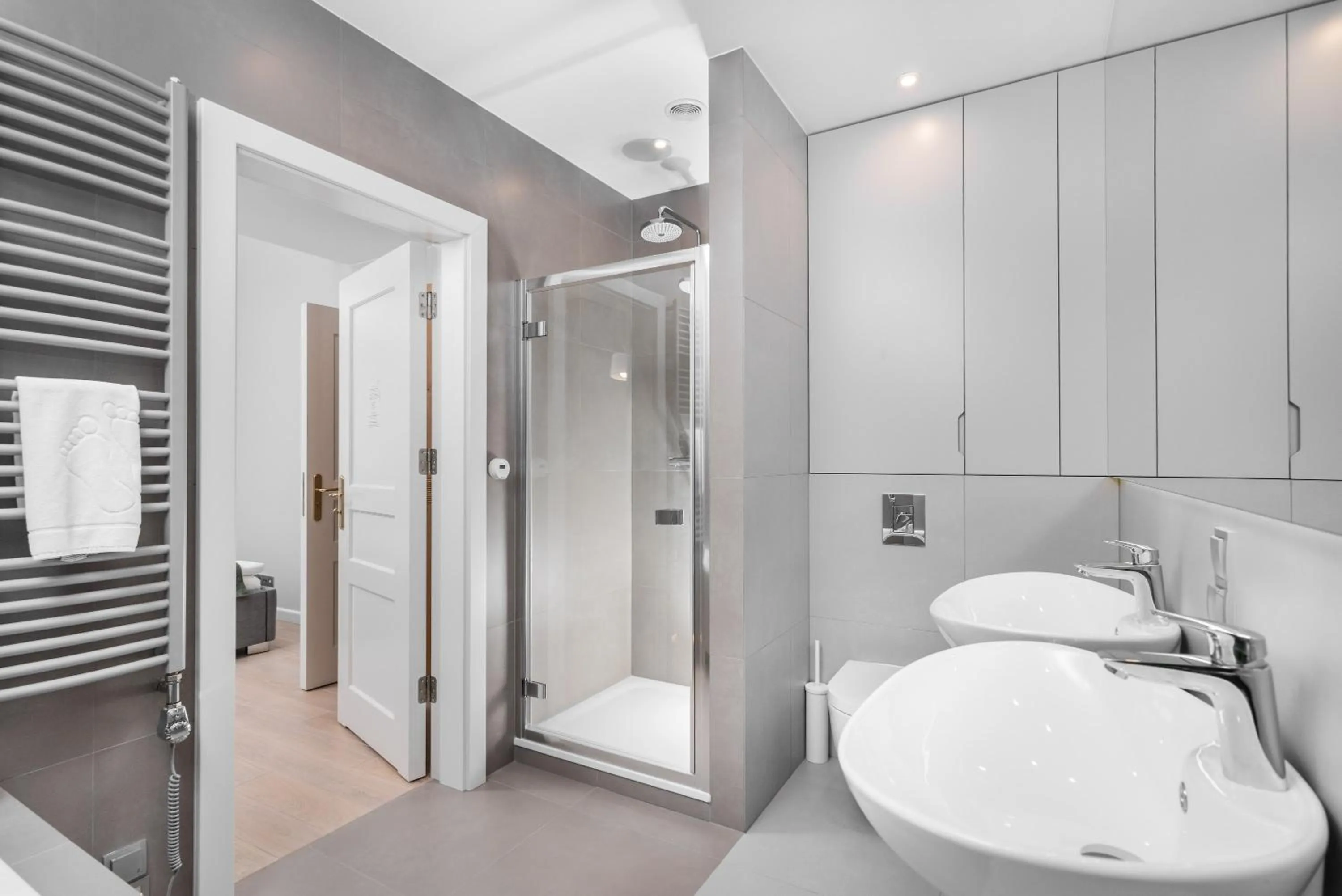 Shower in Venetian House Market Square Aparthotel