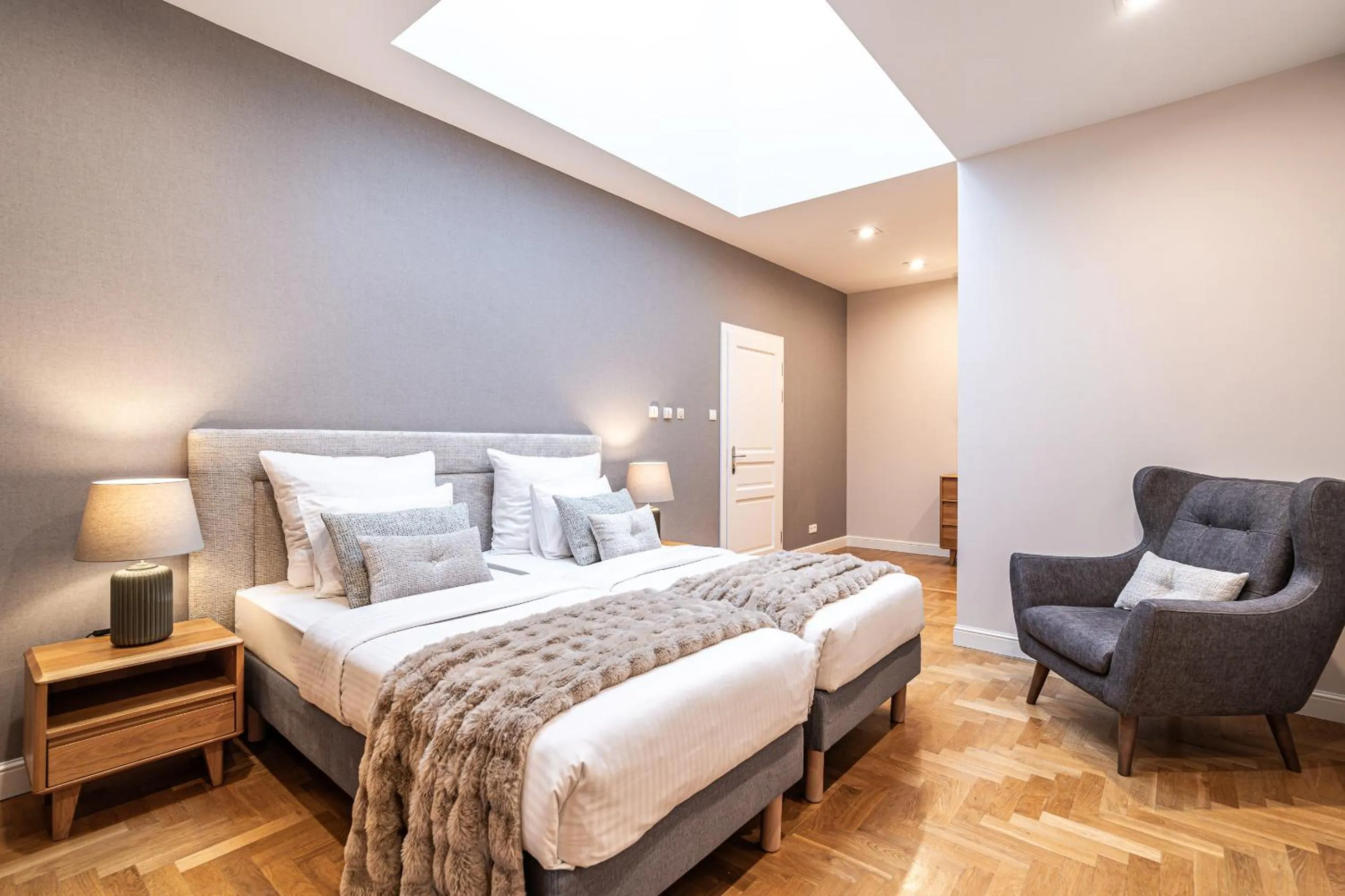 Bed in Venetian House Market Square Aparthotel