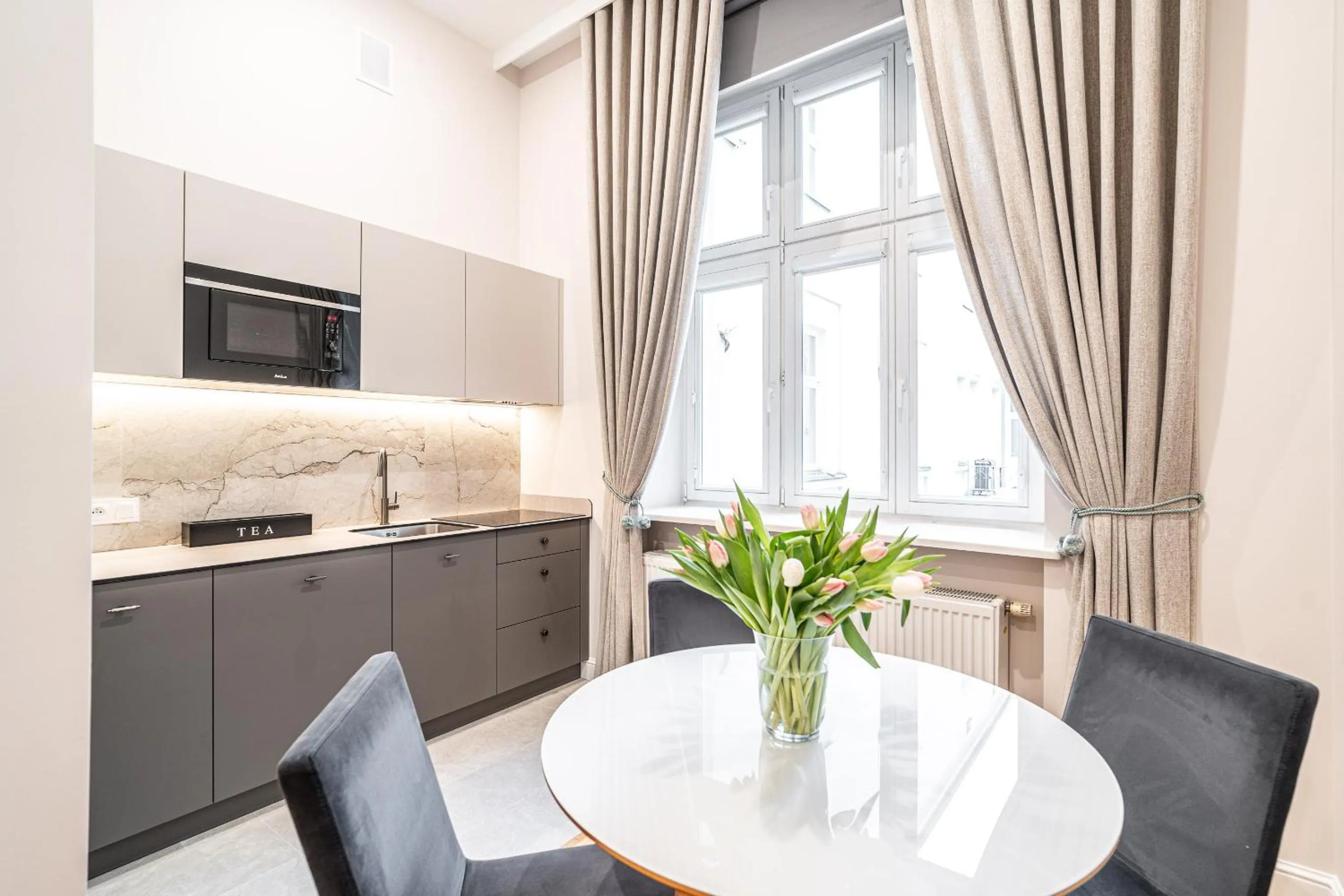 Kitchen or kitchenette in Venetian House Market Square Aparthotel