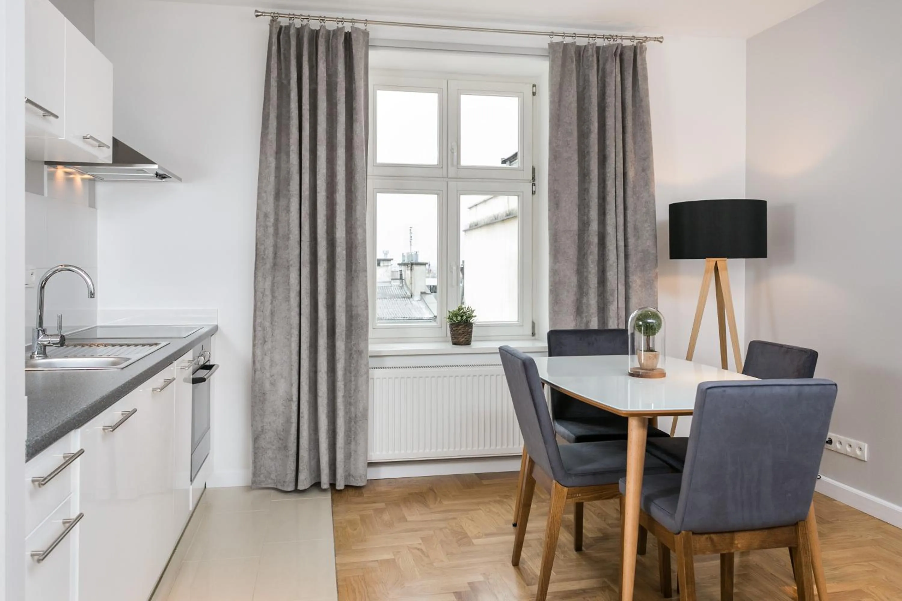 Kitchen or kitchenette in Venetian House Market Square Aparthotel