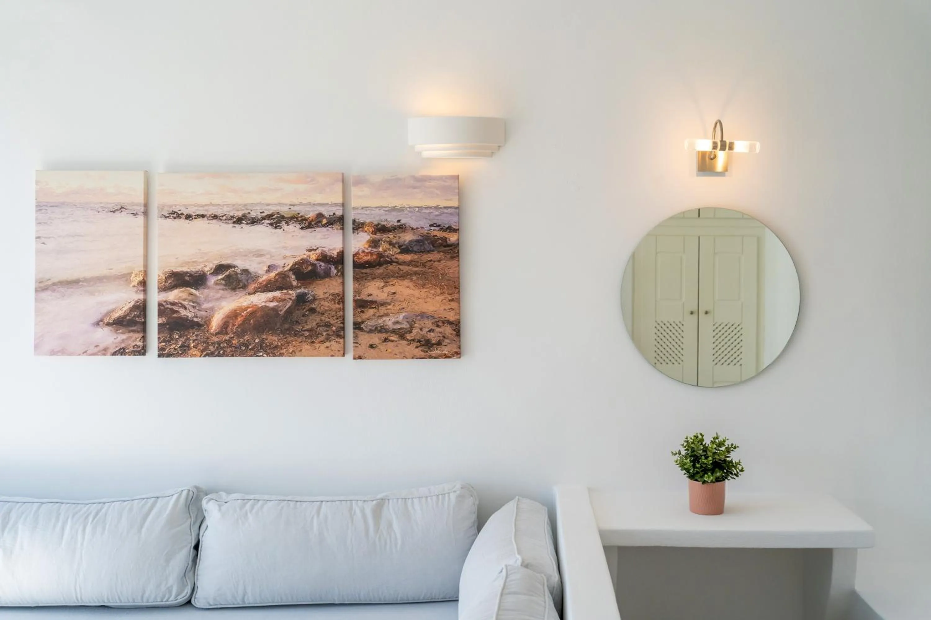 Enalion White Suites Oia