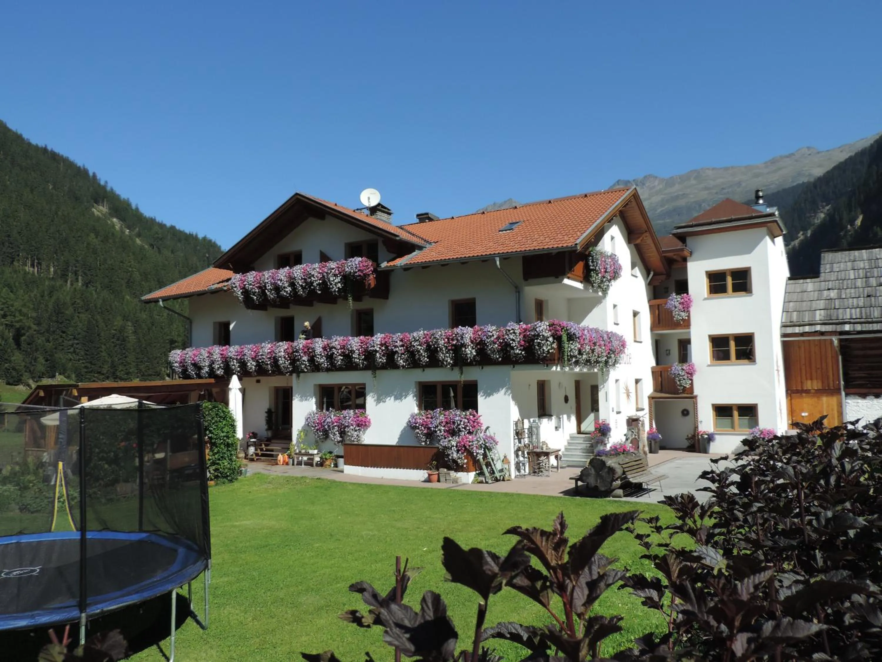 Facade/entrance in Haus Renate