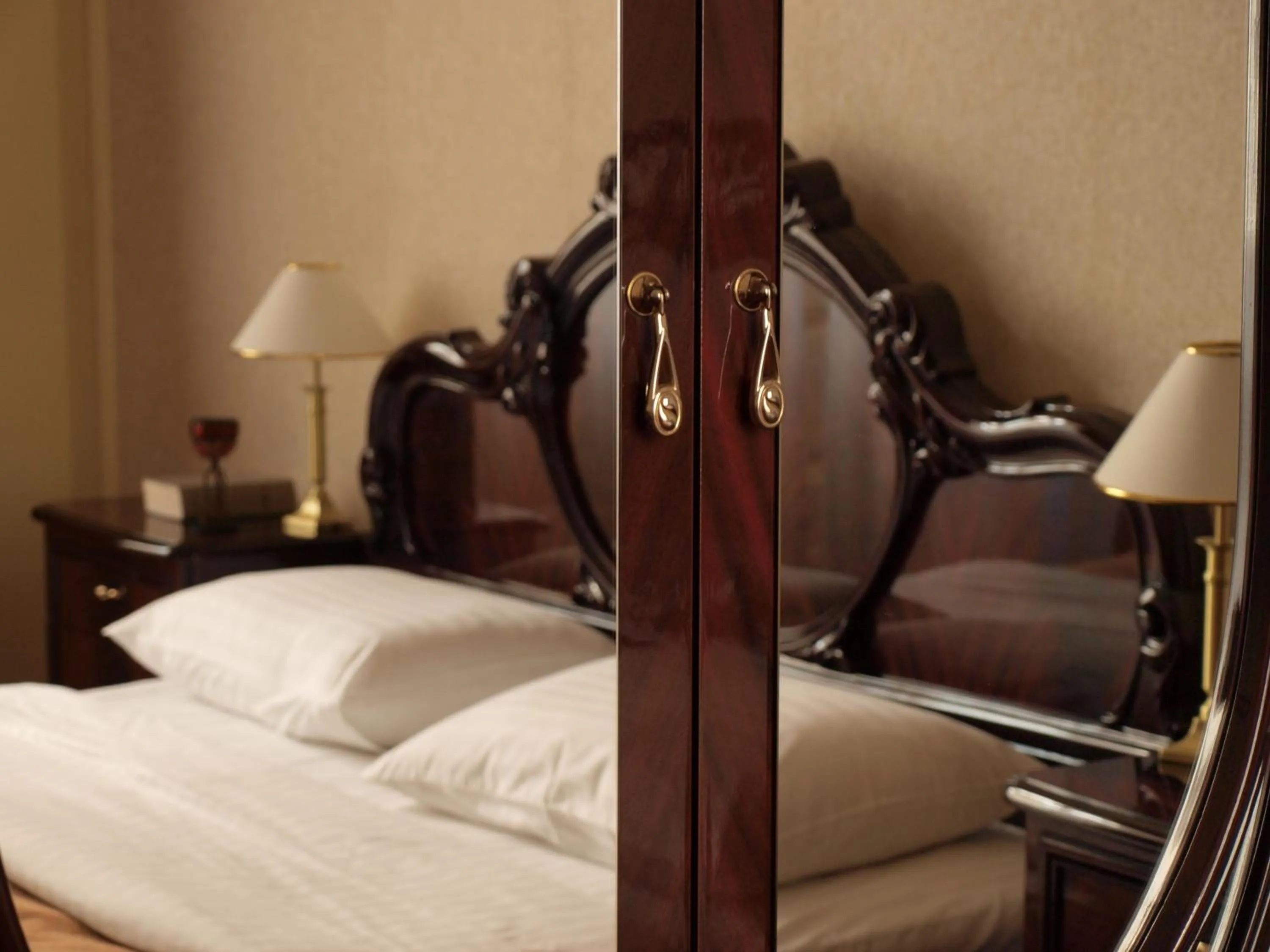 Decorative detail, Bed in George Hotel