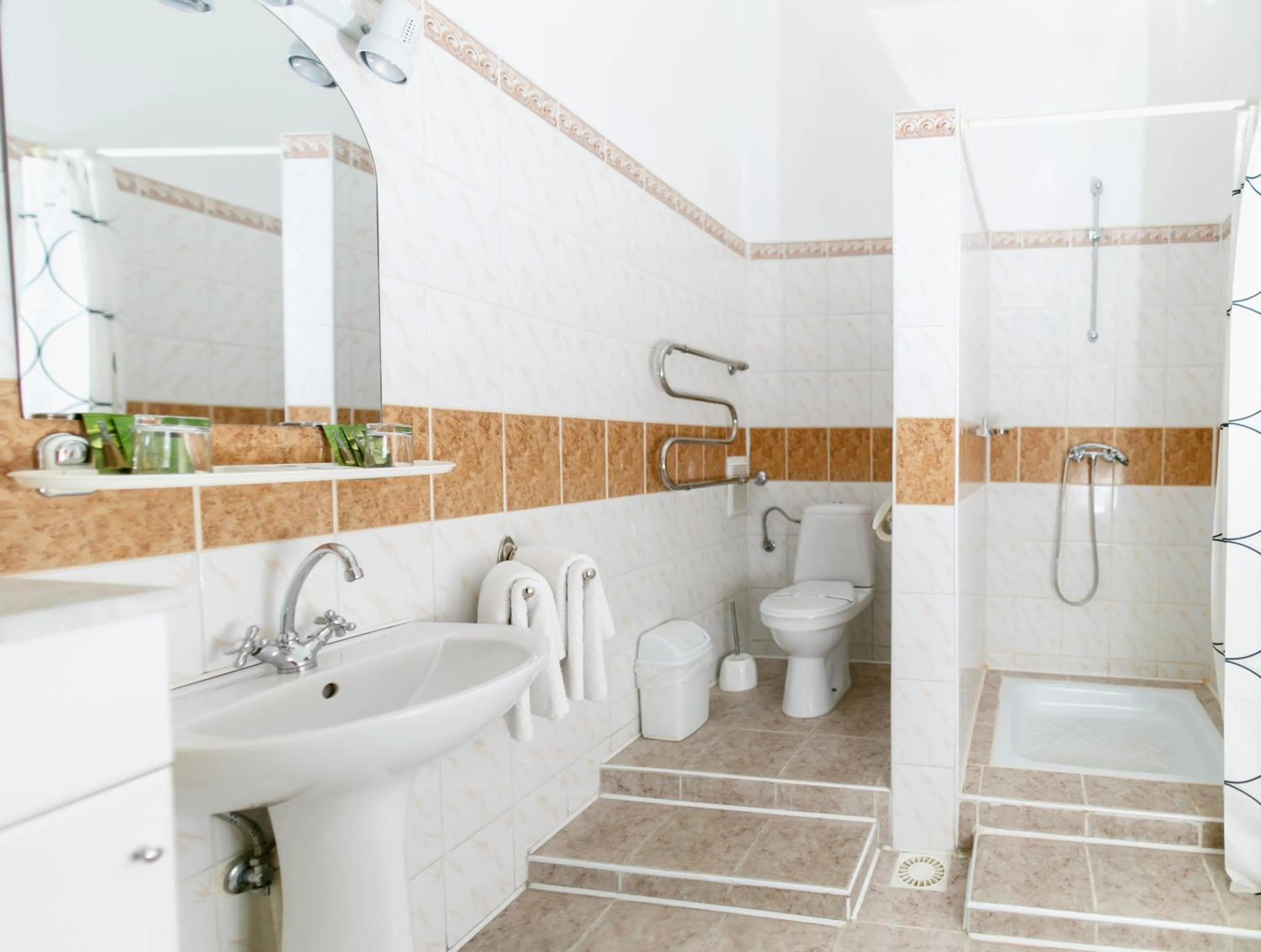 Bathroom in George Hotel