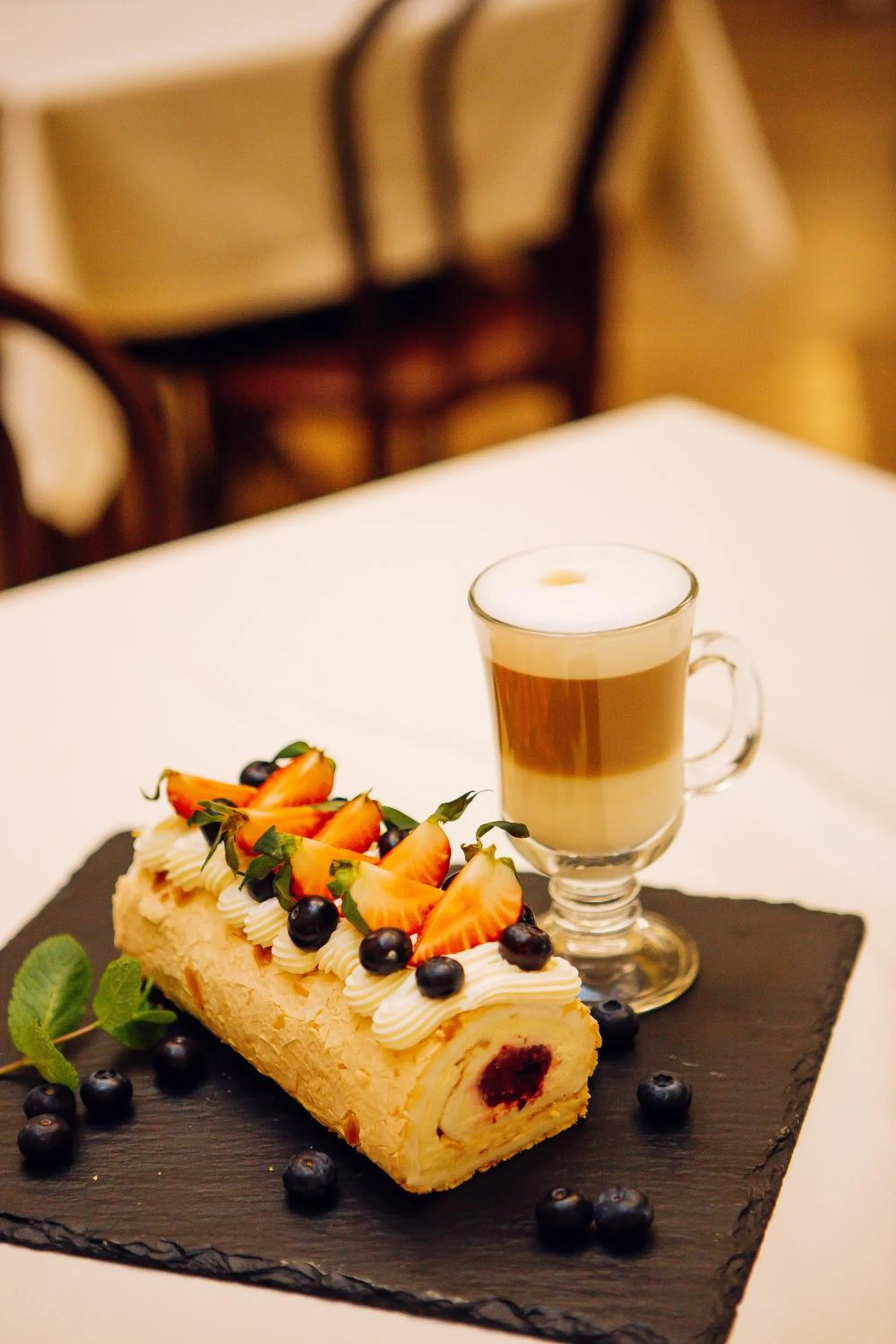 Restaurant/places to eat in George Hotel