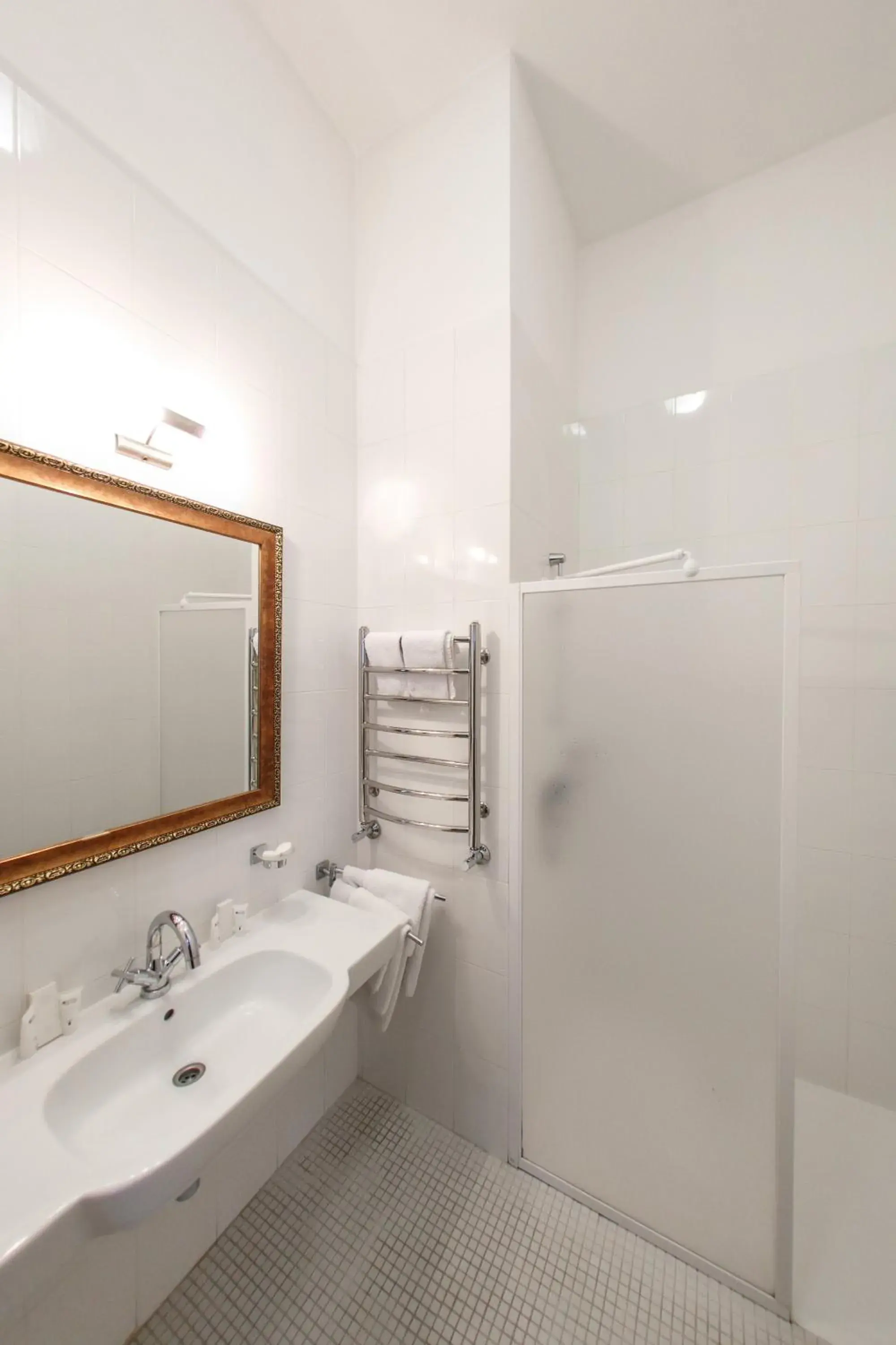 Bathroom in George Hotel Bathroom in George Hotel