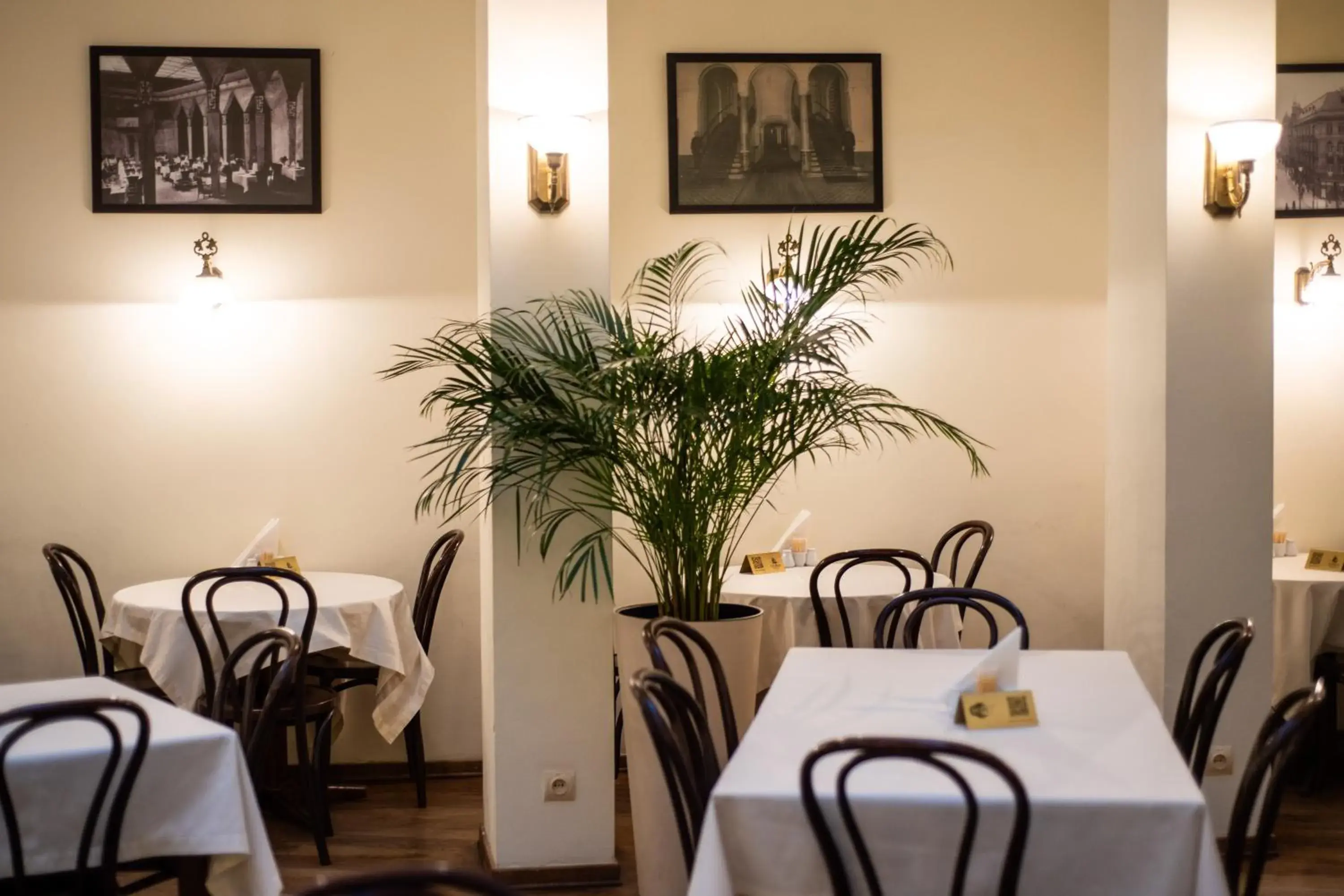 Restaurant/places to eat in George Hotel Restaurant/places to eat in George Hotel