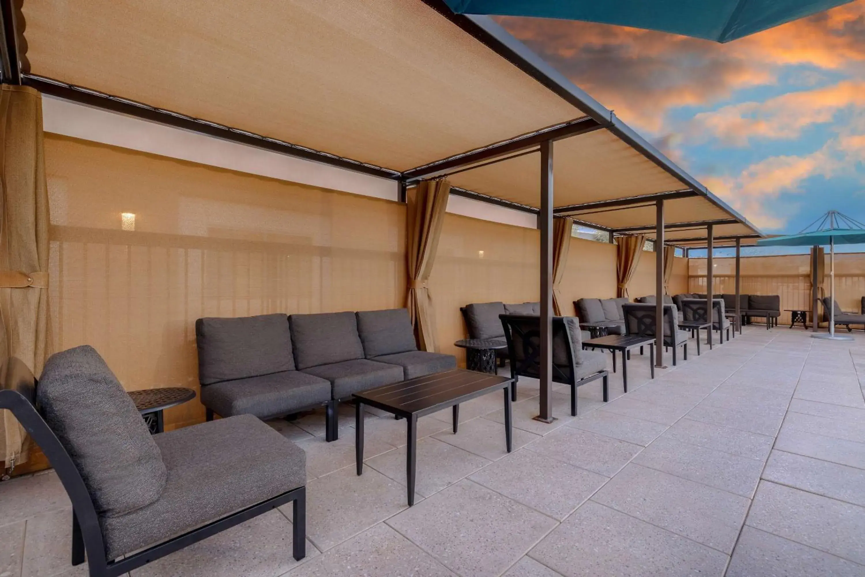 Property building in Aiden by Best Western Scottsdale North Property building in Aiden by Best Western Scottsdale North